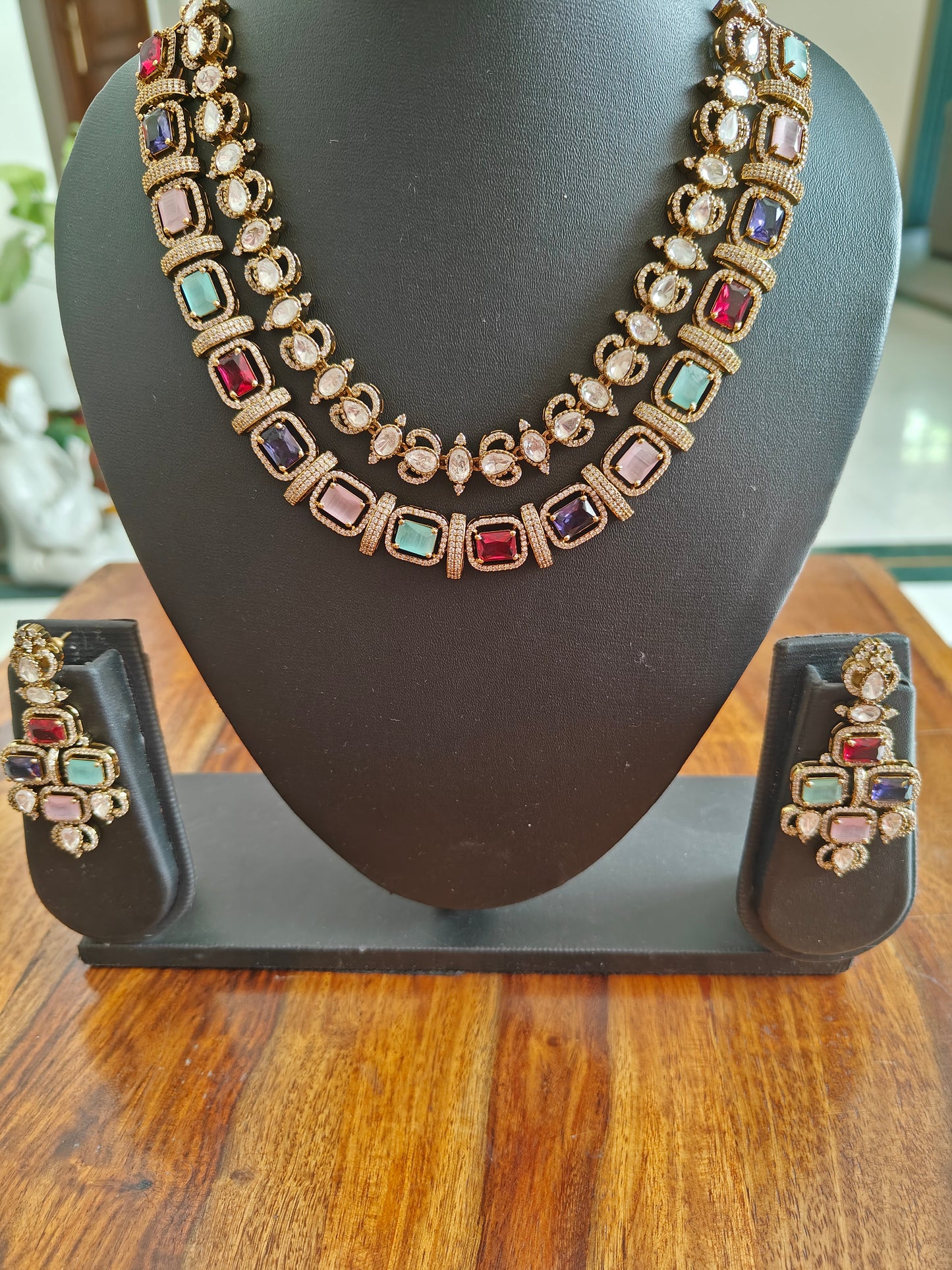 Kanti set with moissanite and coloured stones