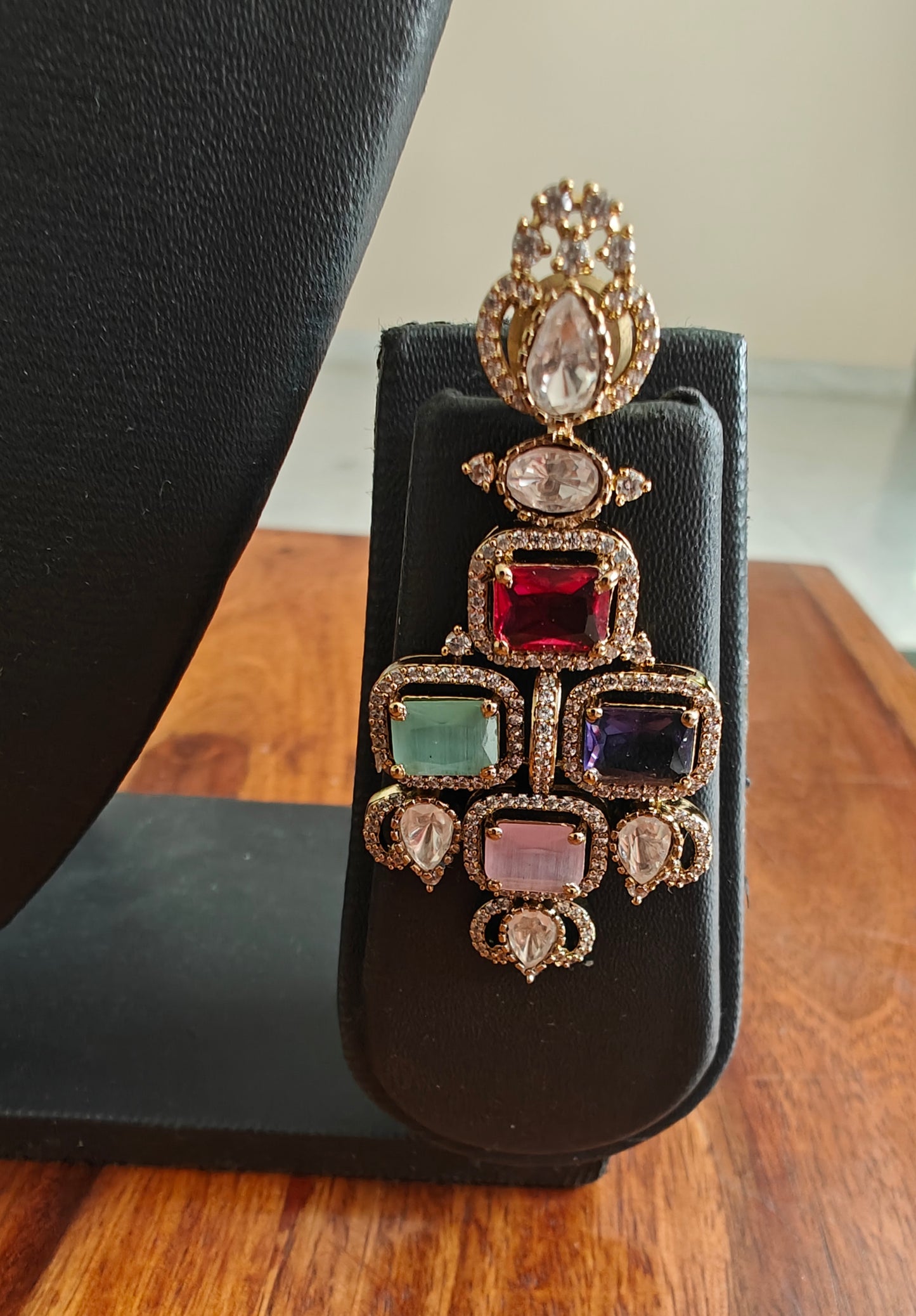 Kanti set with moissanite and coloured stones