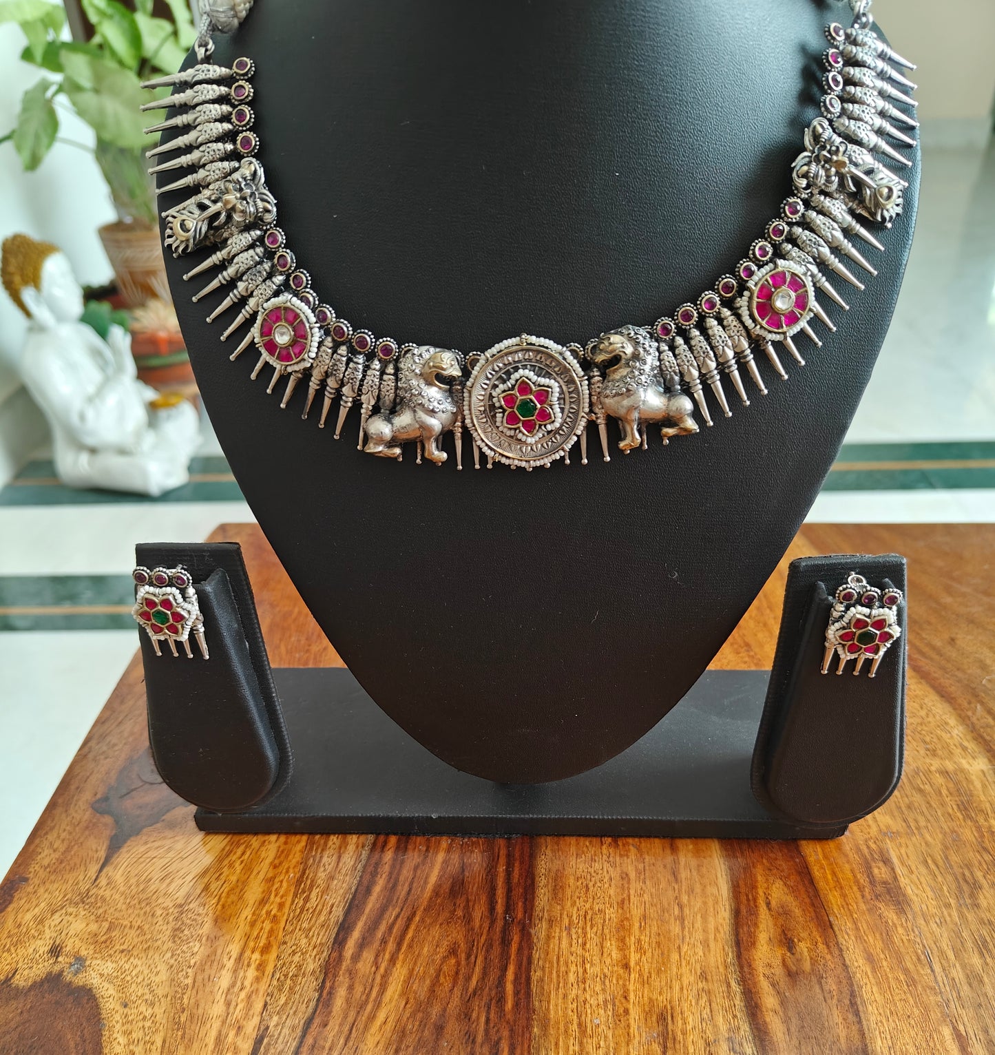 Kanan dual tone set with kemp stones and pearls