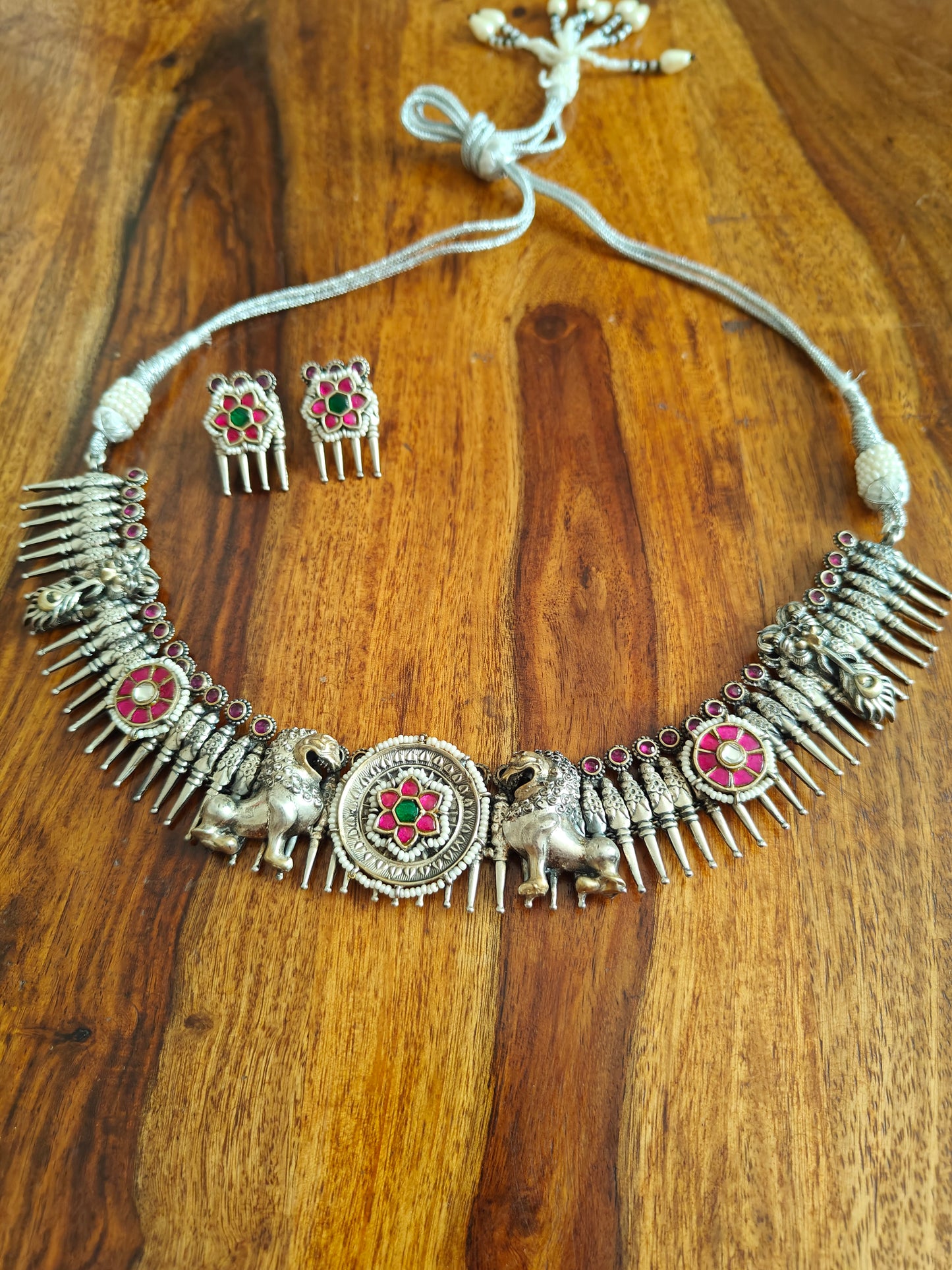 Kanan dual tone set with kemp stones and pearls