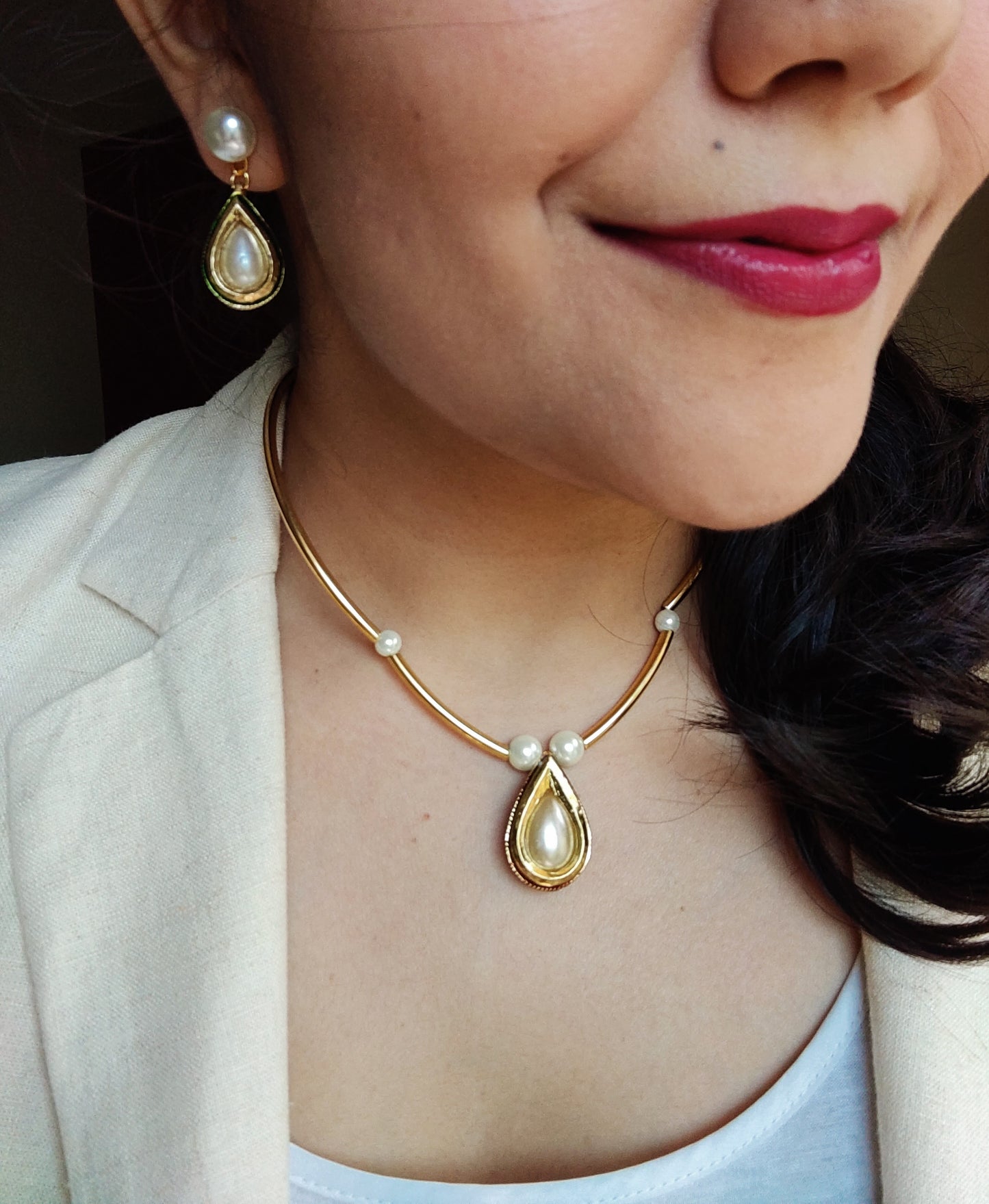 Golden pipe hasli reversible set with meenakari work with kundan on one side and pearls and stone on the other