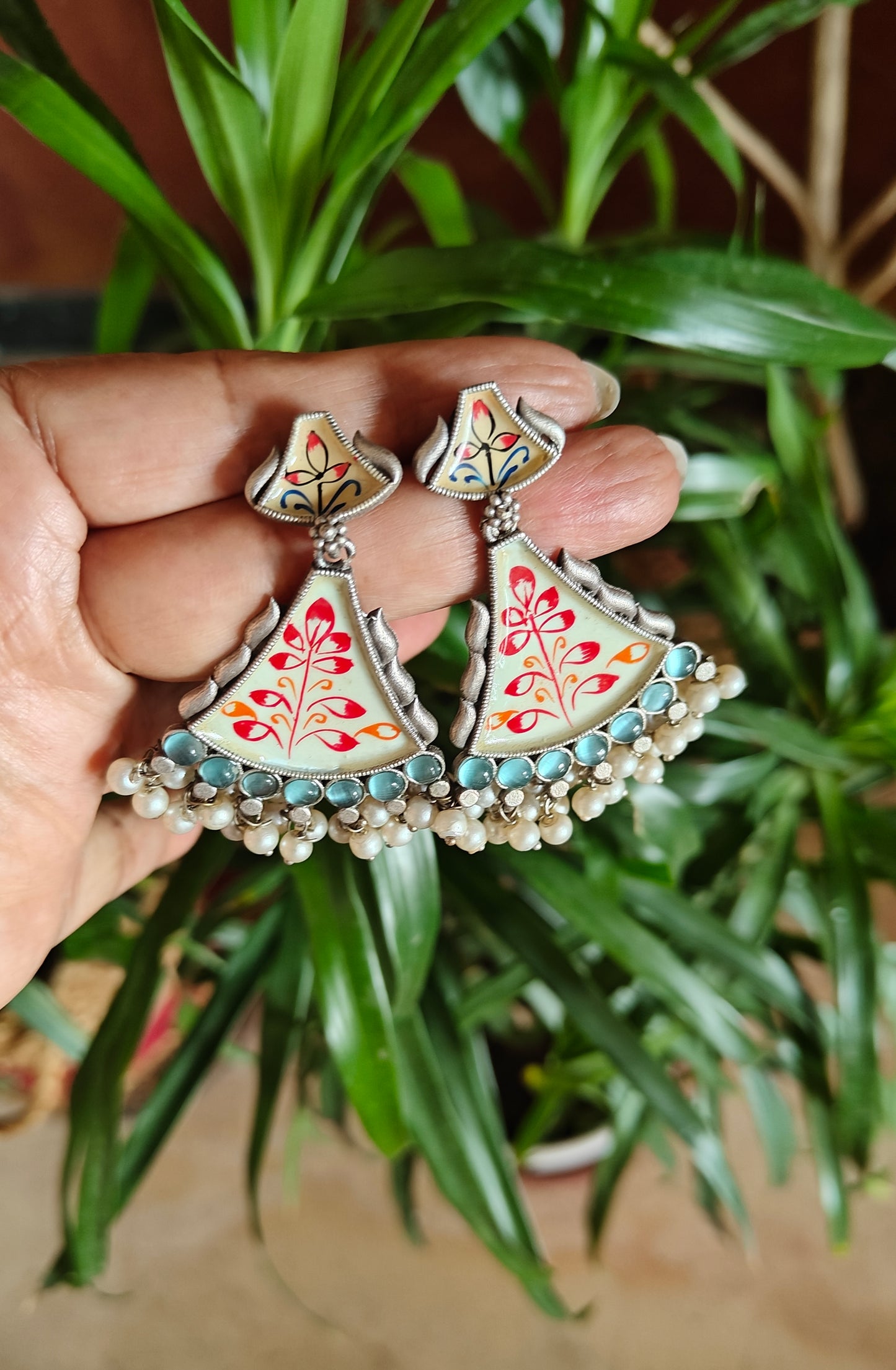 Painted earrings with pearl hangings