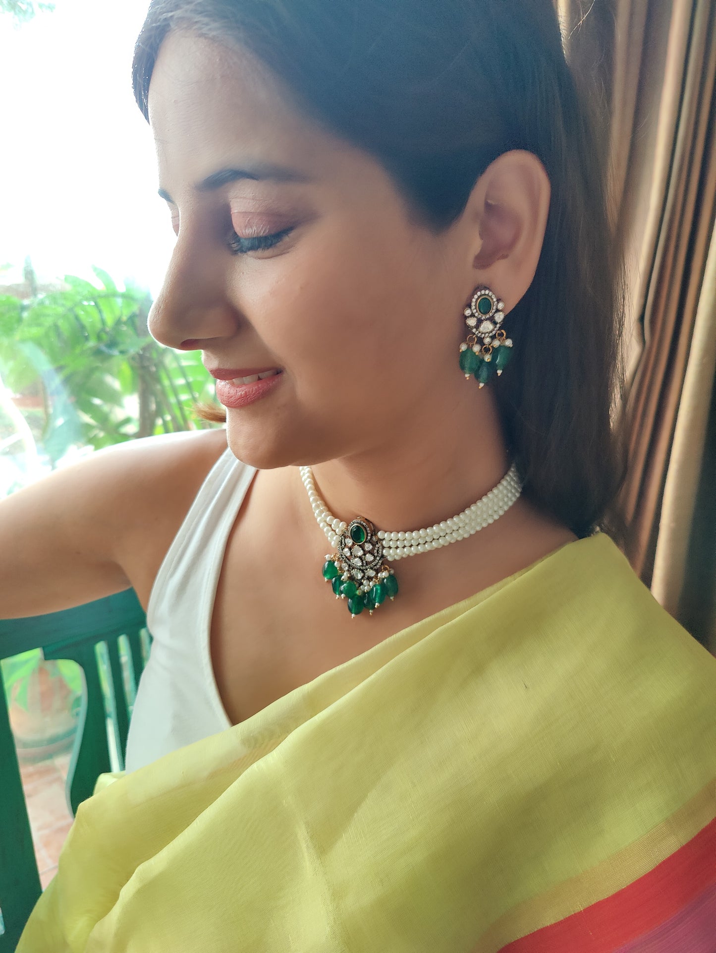 Hiral choker set on pearl strands