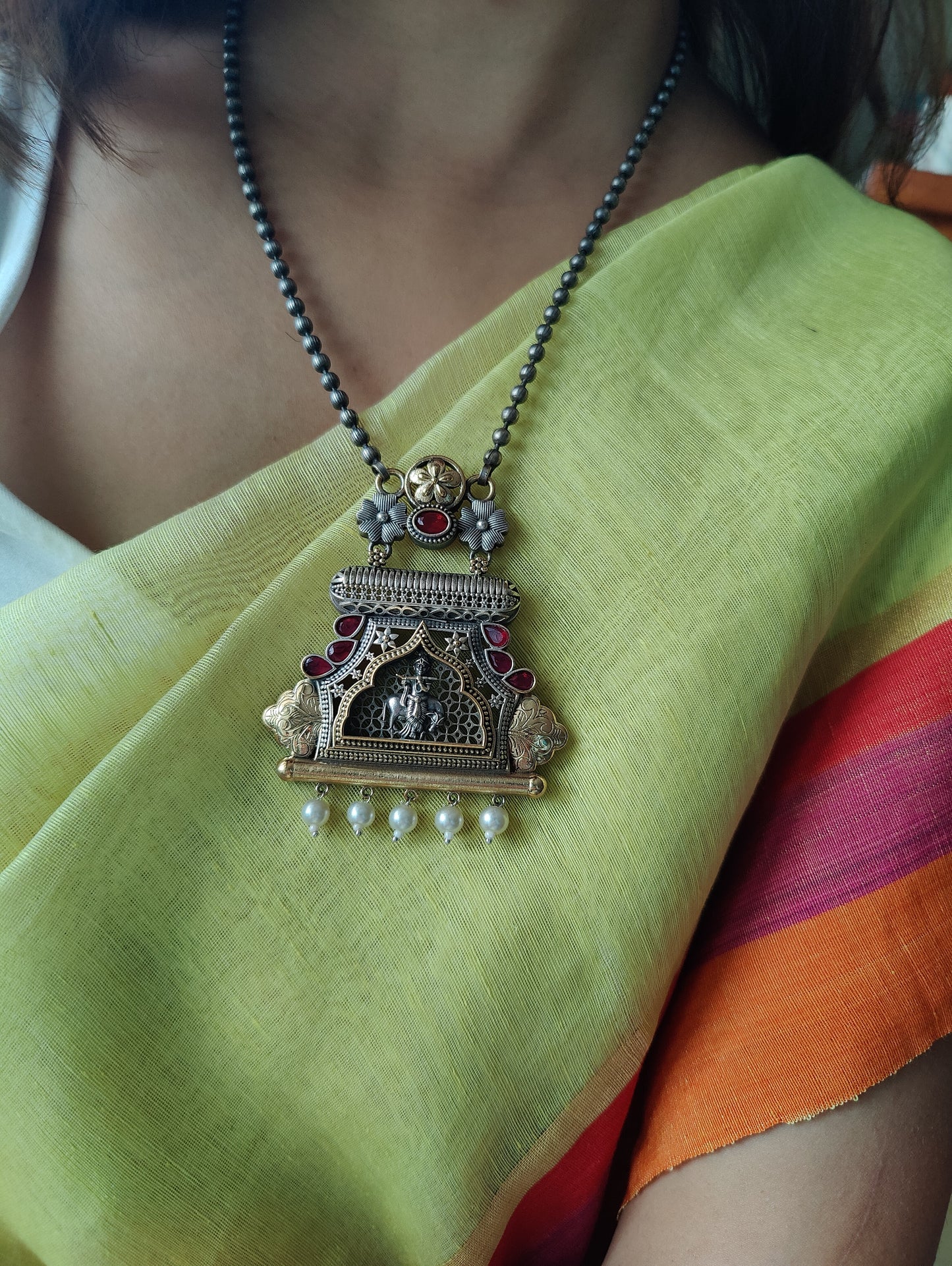 Darshi Krishna set in dual tone