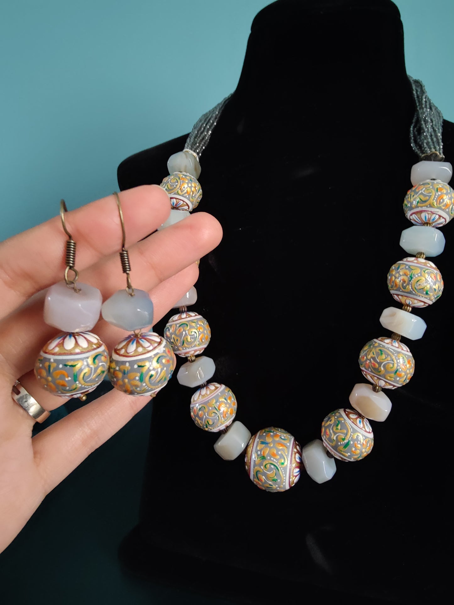 Asgari grey painted bead set with onyx