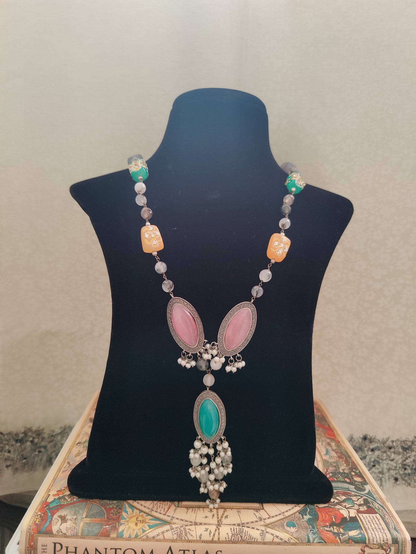 Dakshina Necklace with big coloured stones and beads