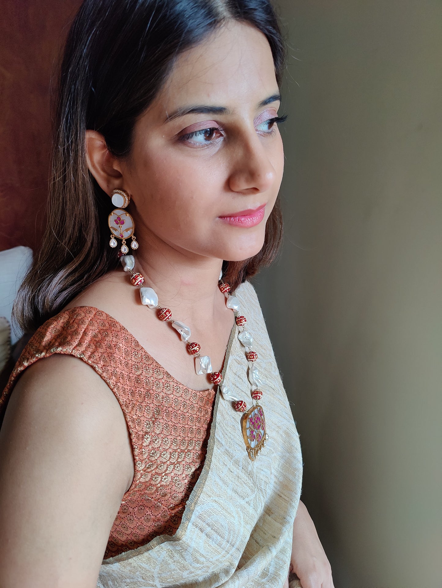 Avanti set with mother of pearl pendant and baroque pearls