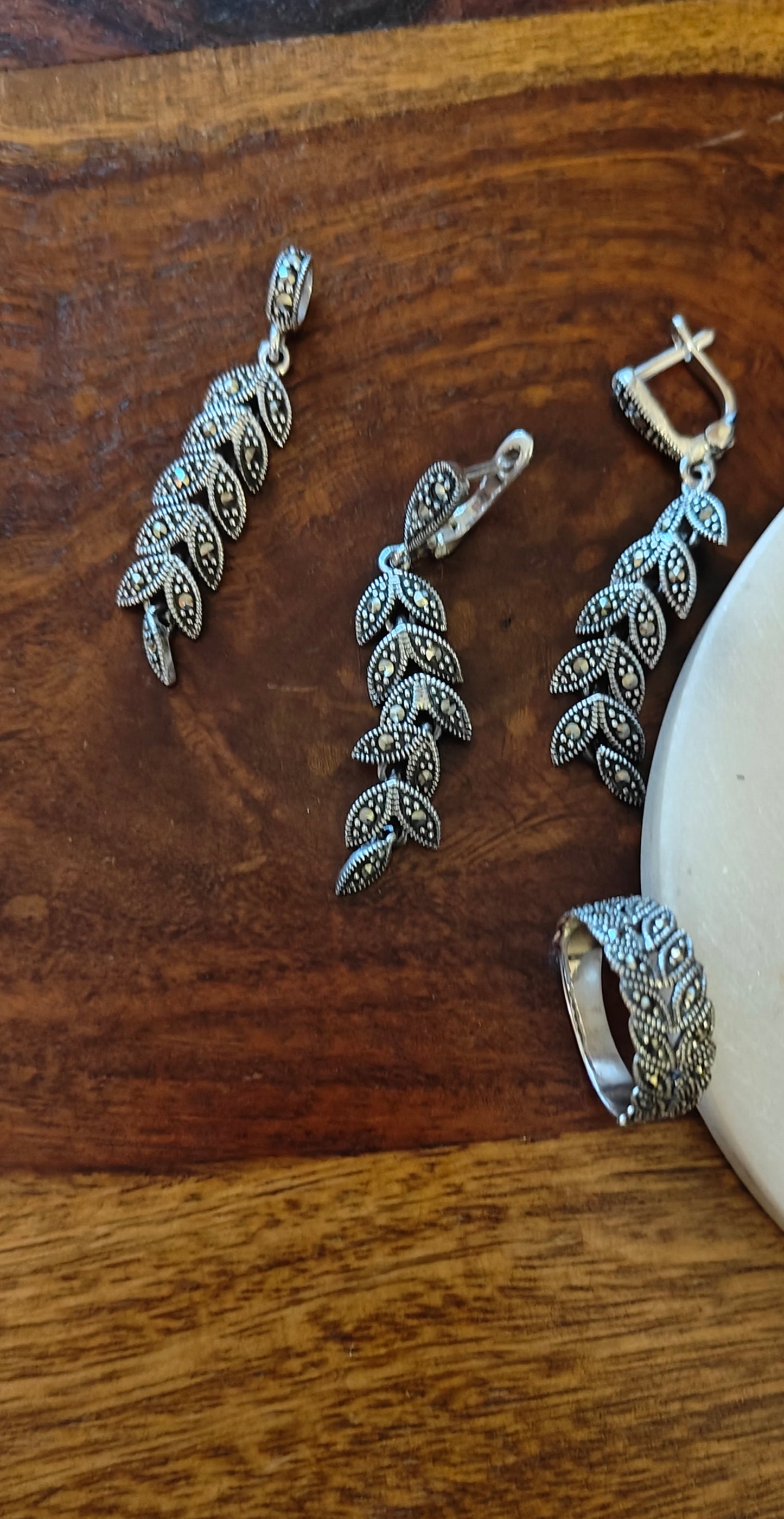 Autum leaves silver marcasite pendant set with ring