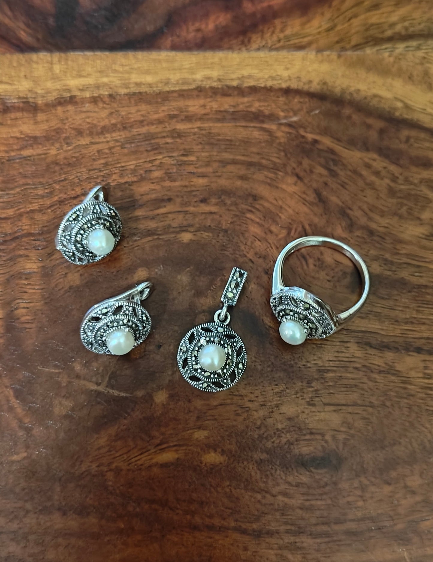 Chayana pearly silver dot set (pendant,earrings and ring)