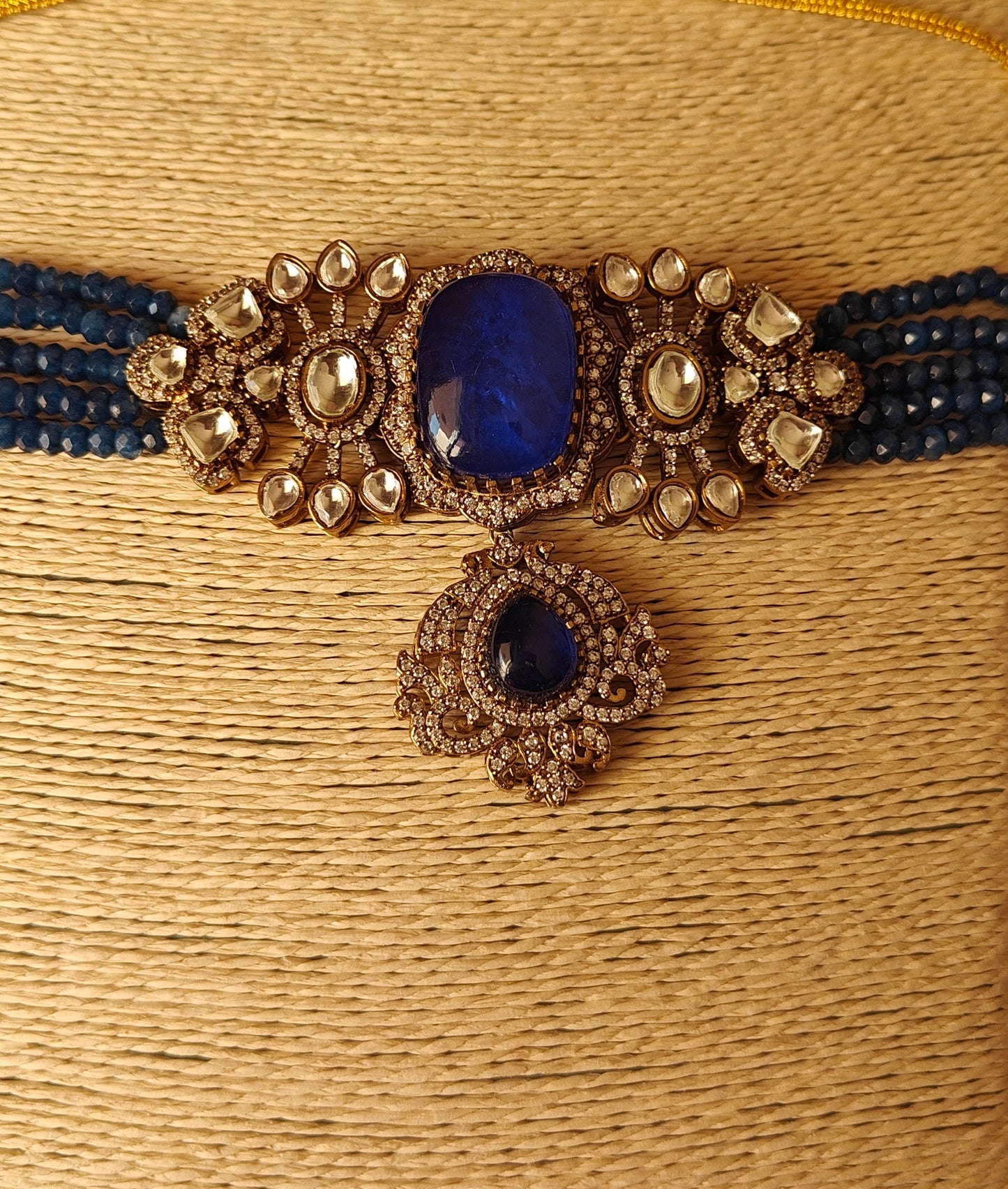 Lochan chocker with blue stones and moissanite