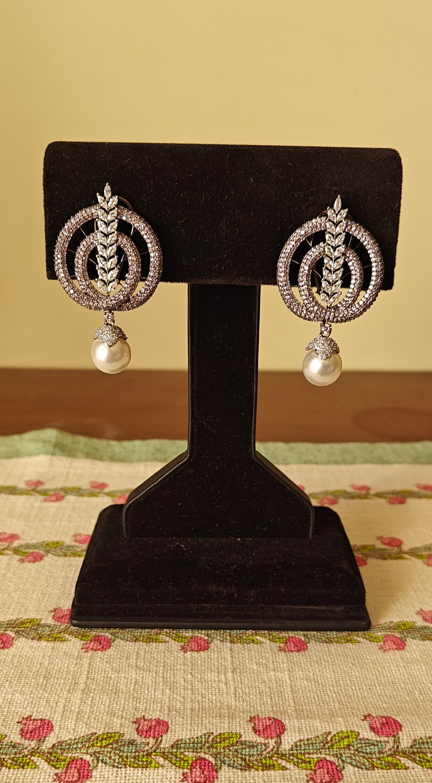 Avanti earrings with pearl hangings and nano stones