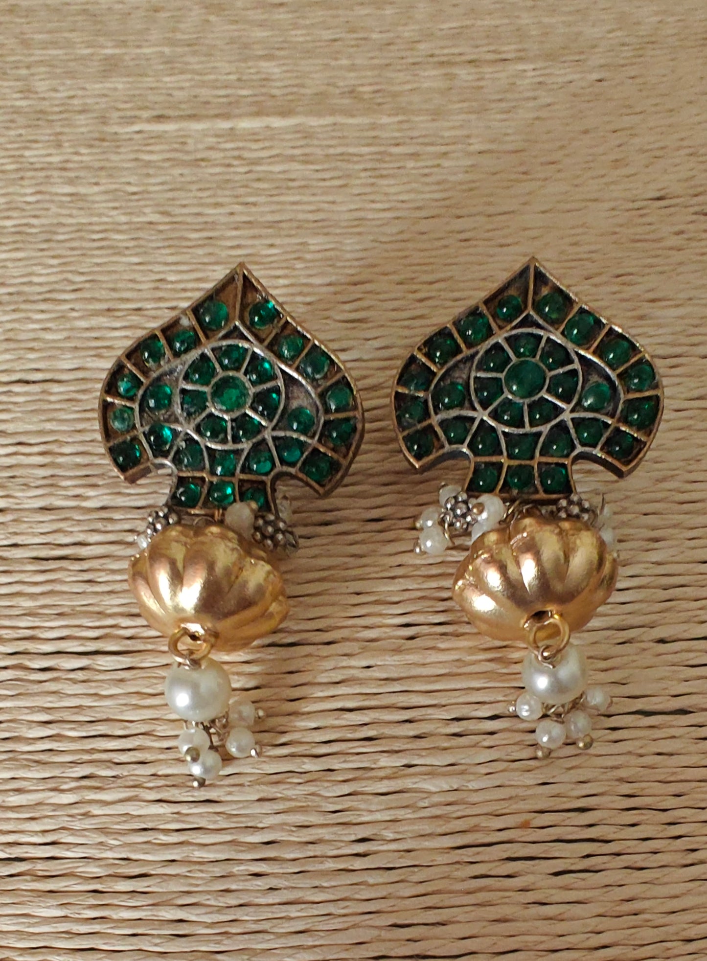 Chitrali elaborate necklace with kemp stones