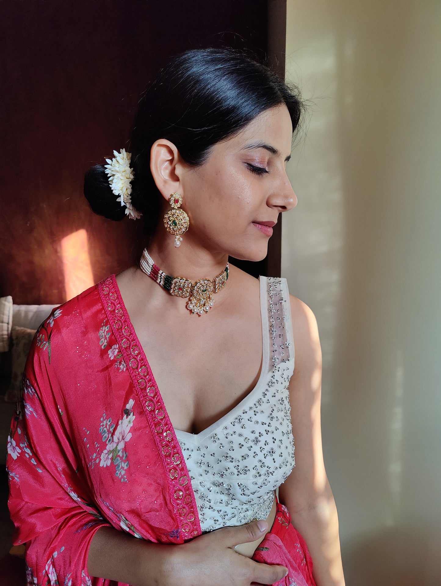 Marala choker with kundan studded pieces on poth pearl strings