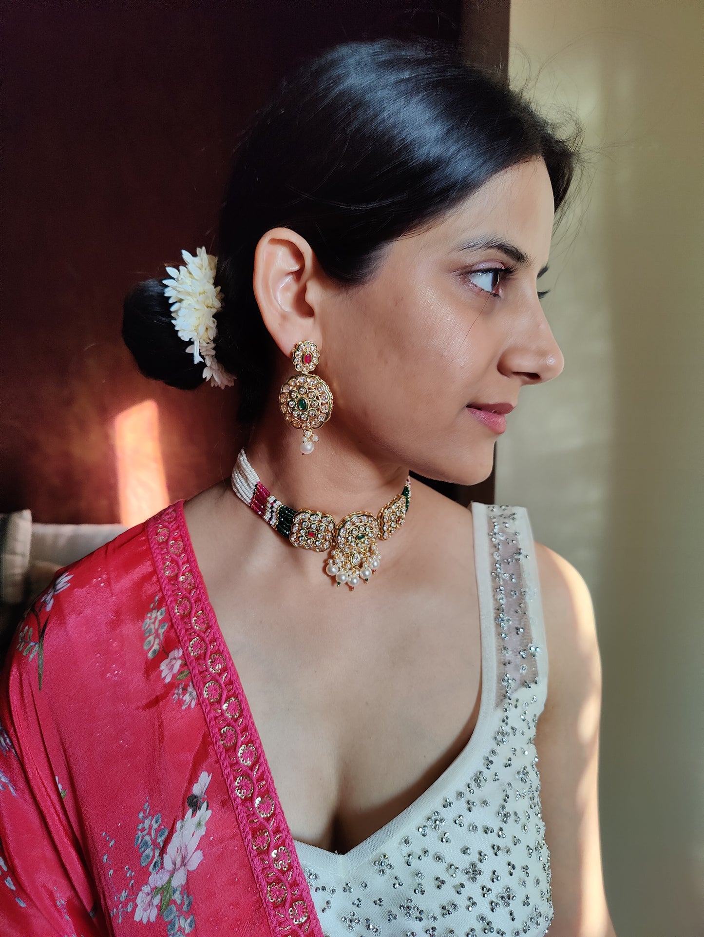 Marala choker with kundan studded pieces on poth pearl strings