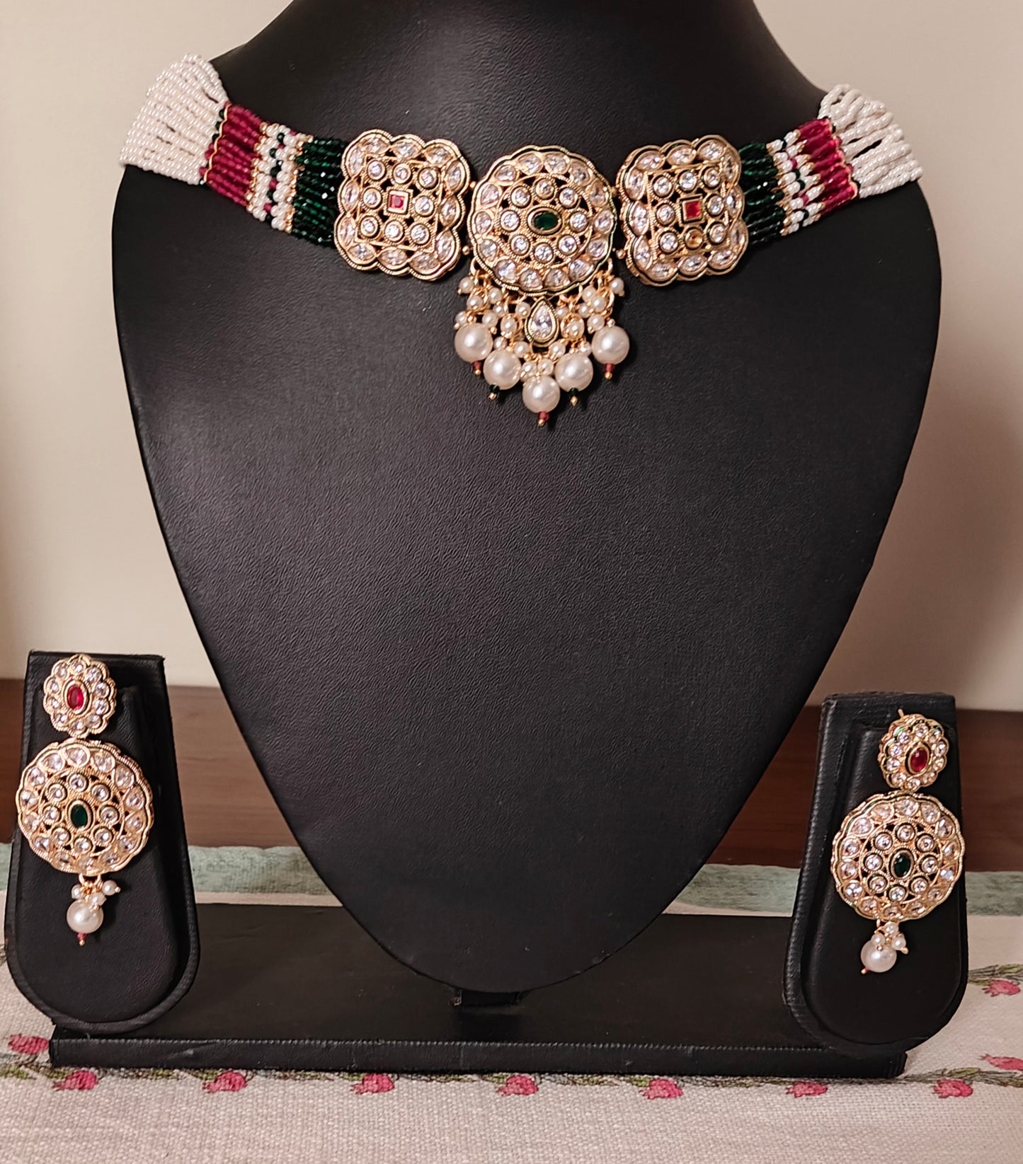Marala choker with kundan studded pieces on poth pearl strings