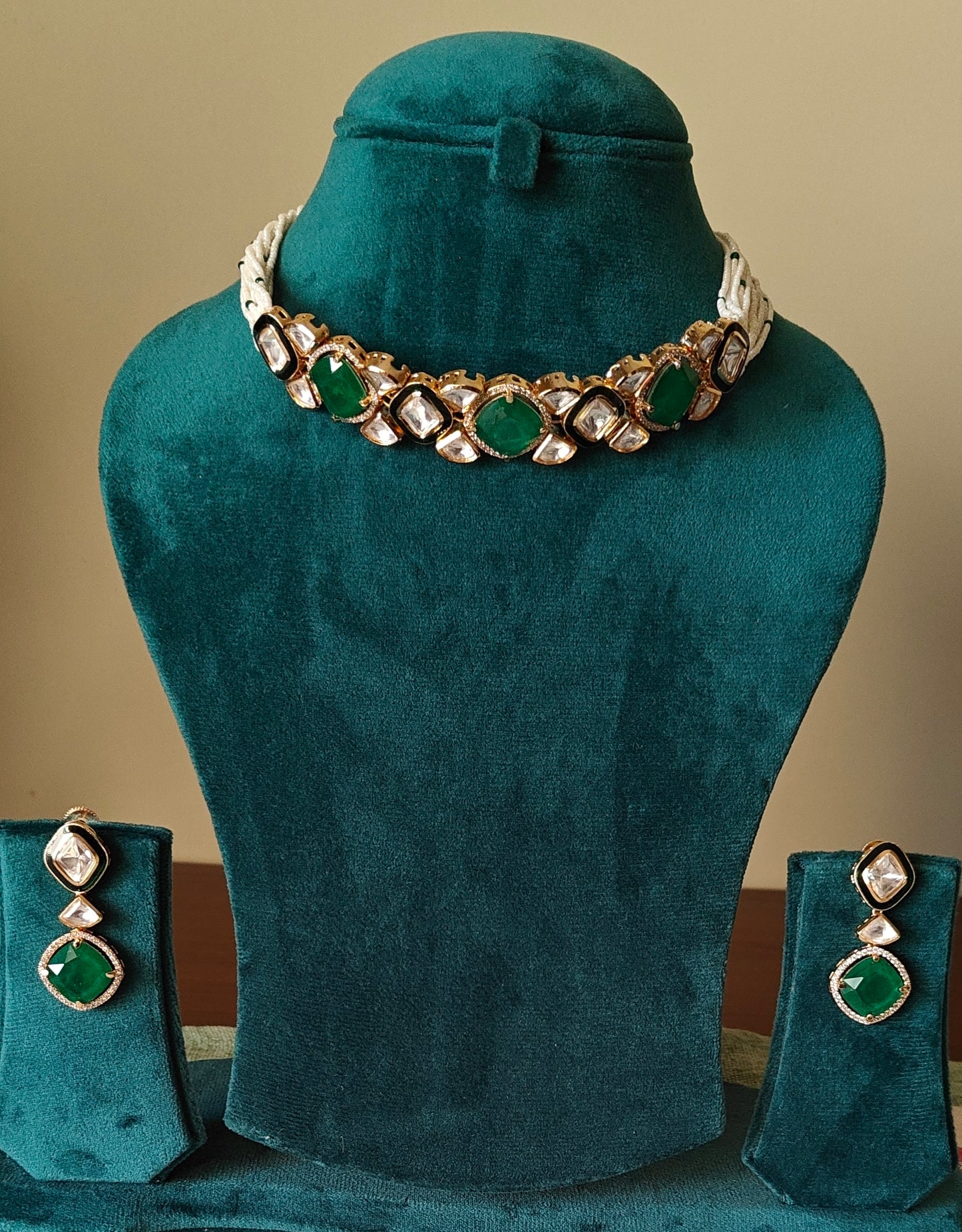 Chavi choker set with mossanite and emerald green stone