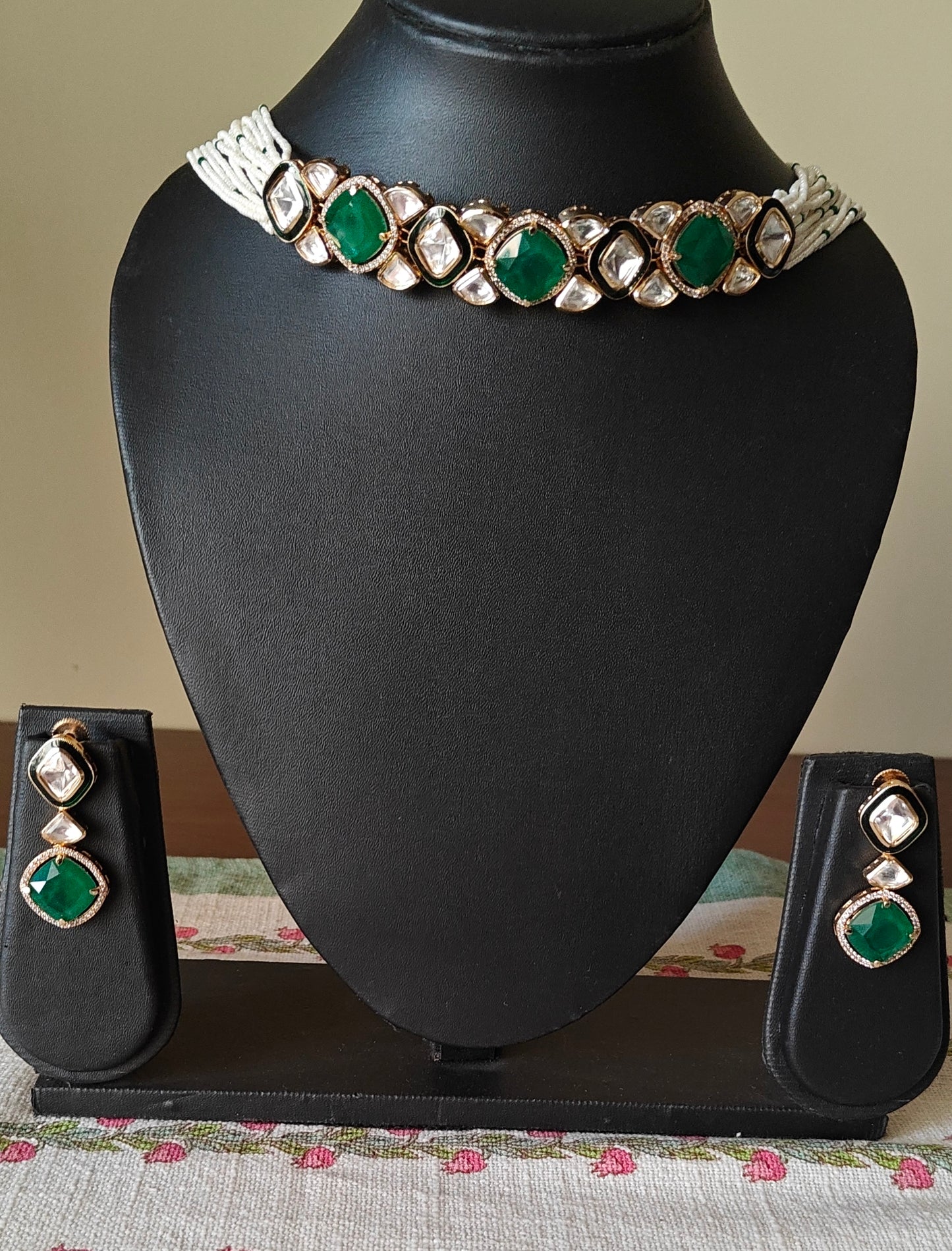 Chavi choker set with mossanite and emerald green stone