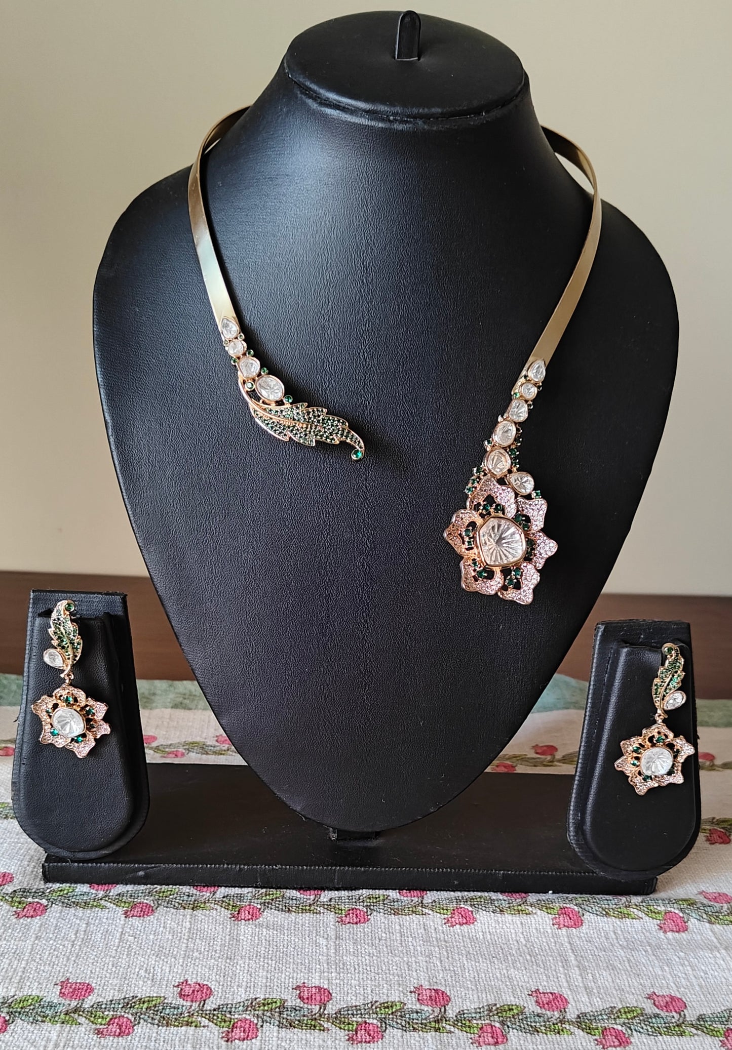 Hemlata gold hastli with kundan and emerald green stones