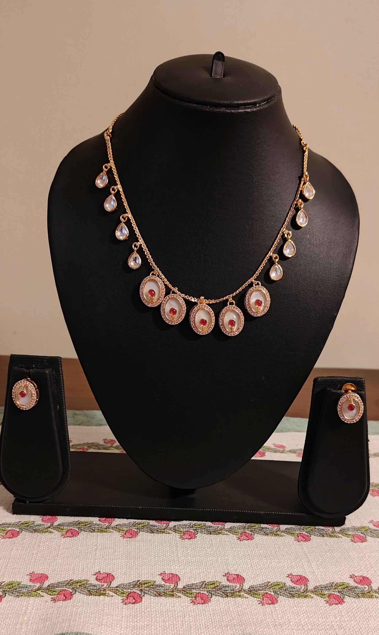 Dadhija set with mother of pearl and mossanite