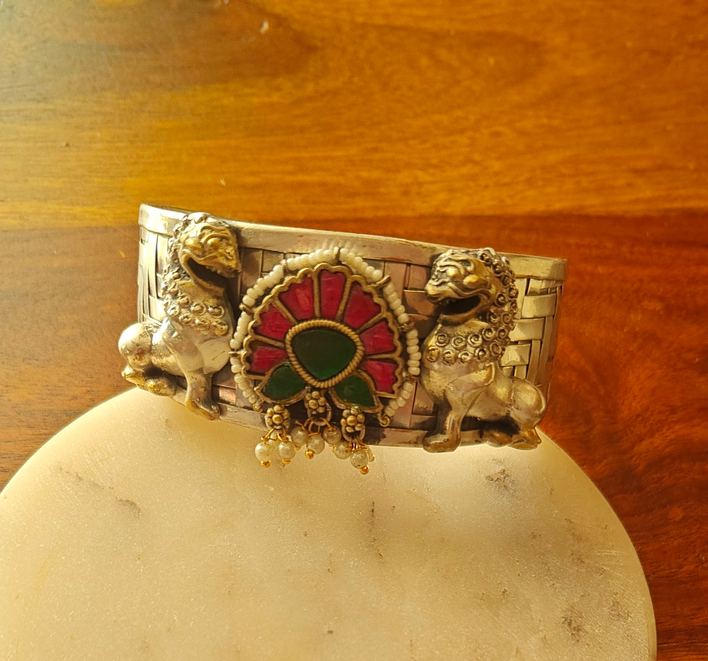 Eshika kada with kemp stones and elephant motif