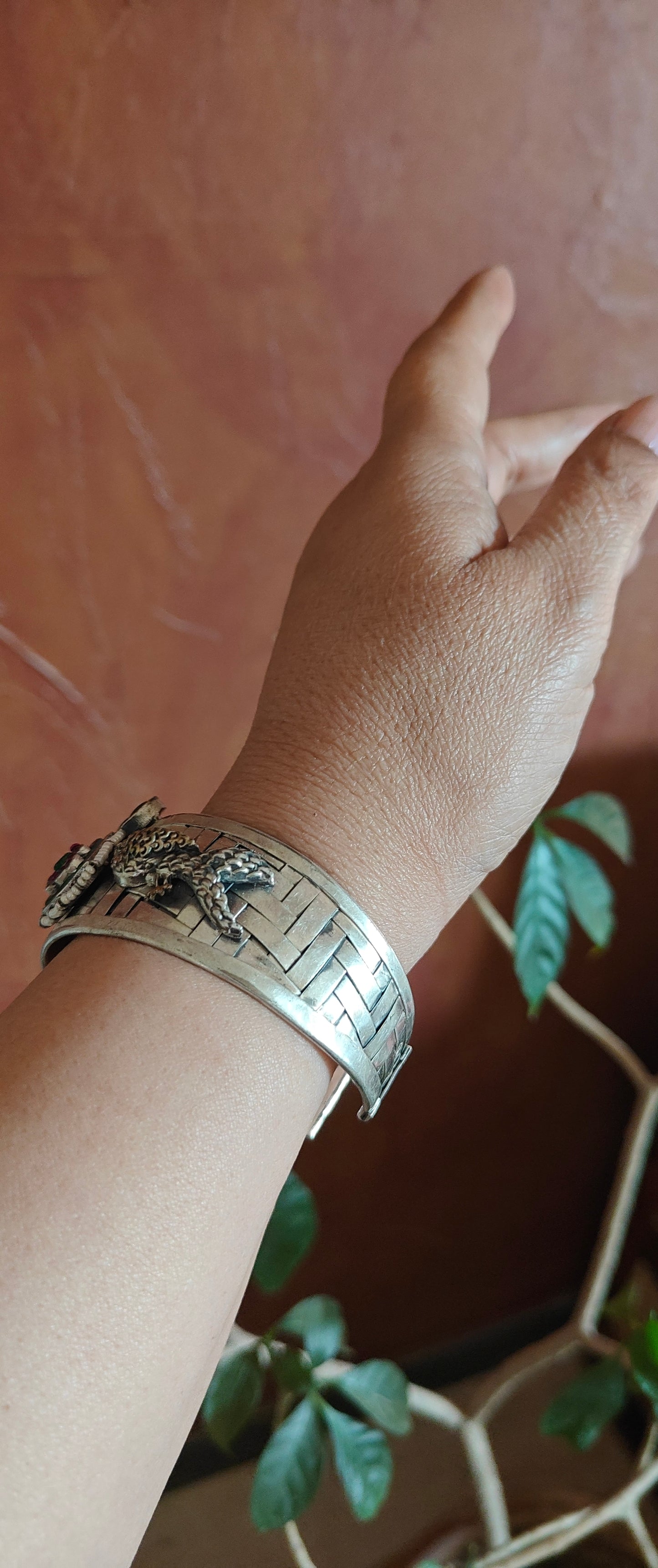 Bala dual tone kara with criss - cross pattern with stone with work