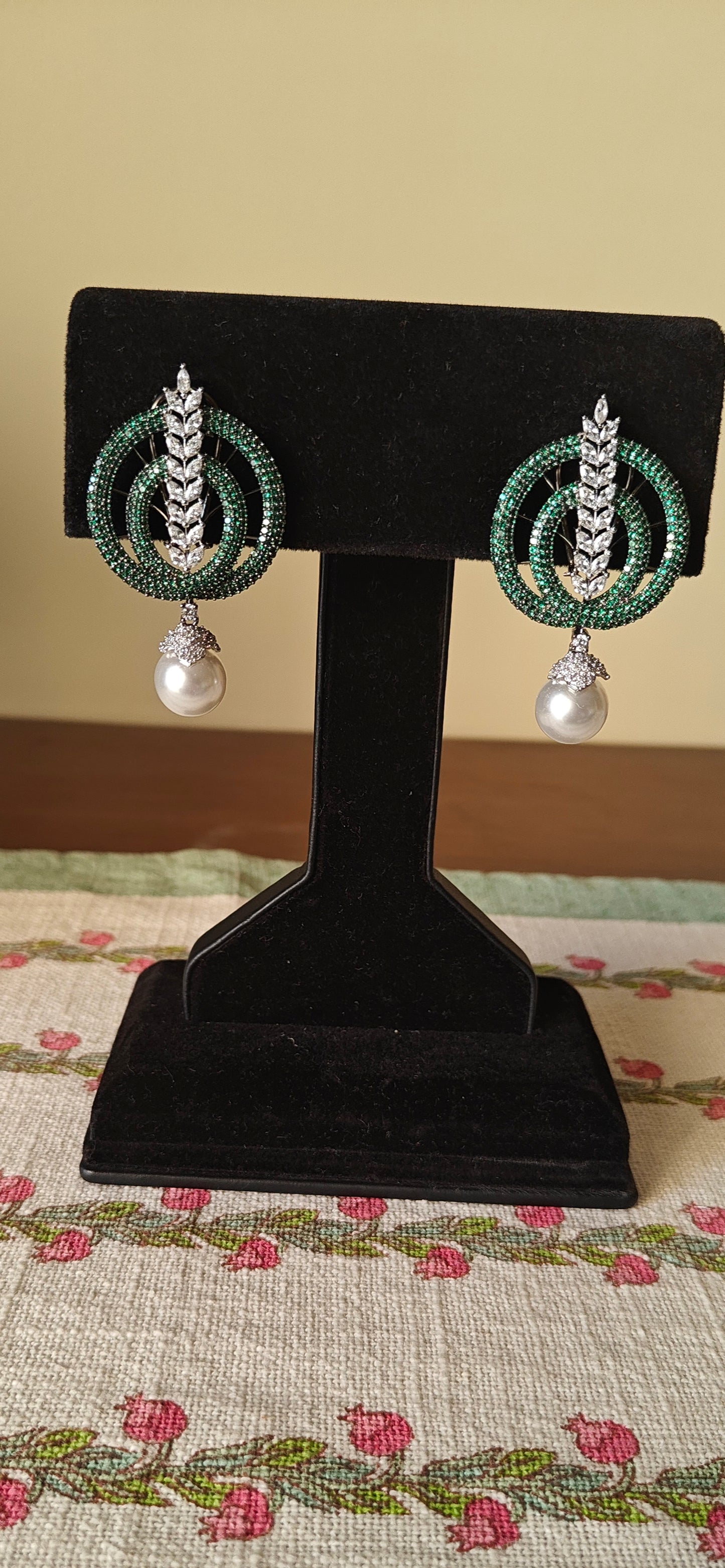 Avanti earrings with pearl hangings and nano stones