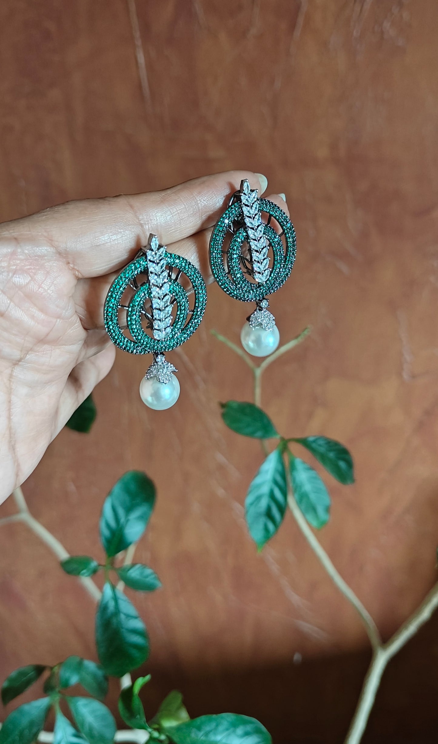 Avanti earrings with pearl hangings and nano stones