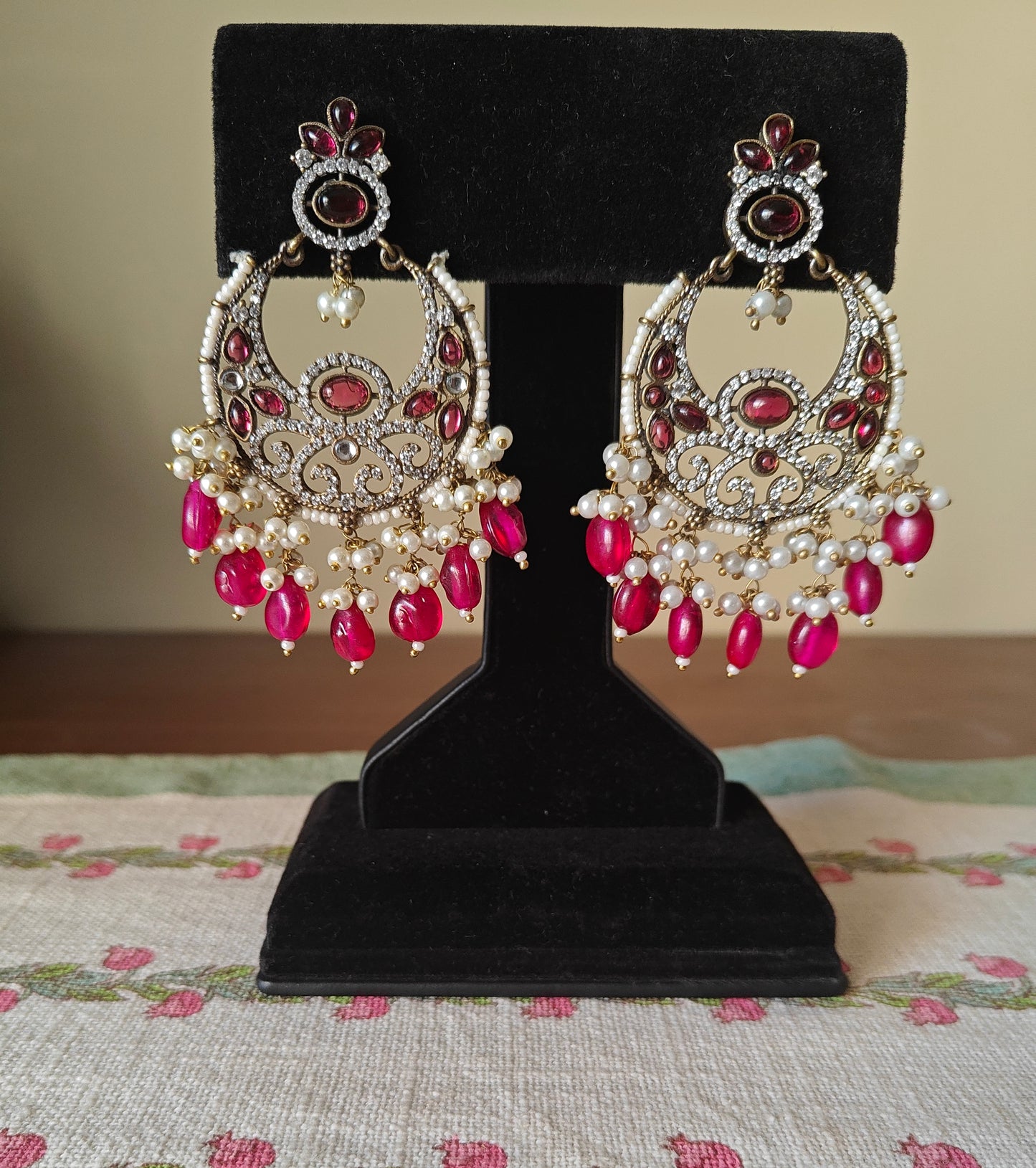 Moon style earrings with coloured stone hangings