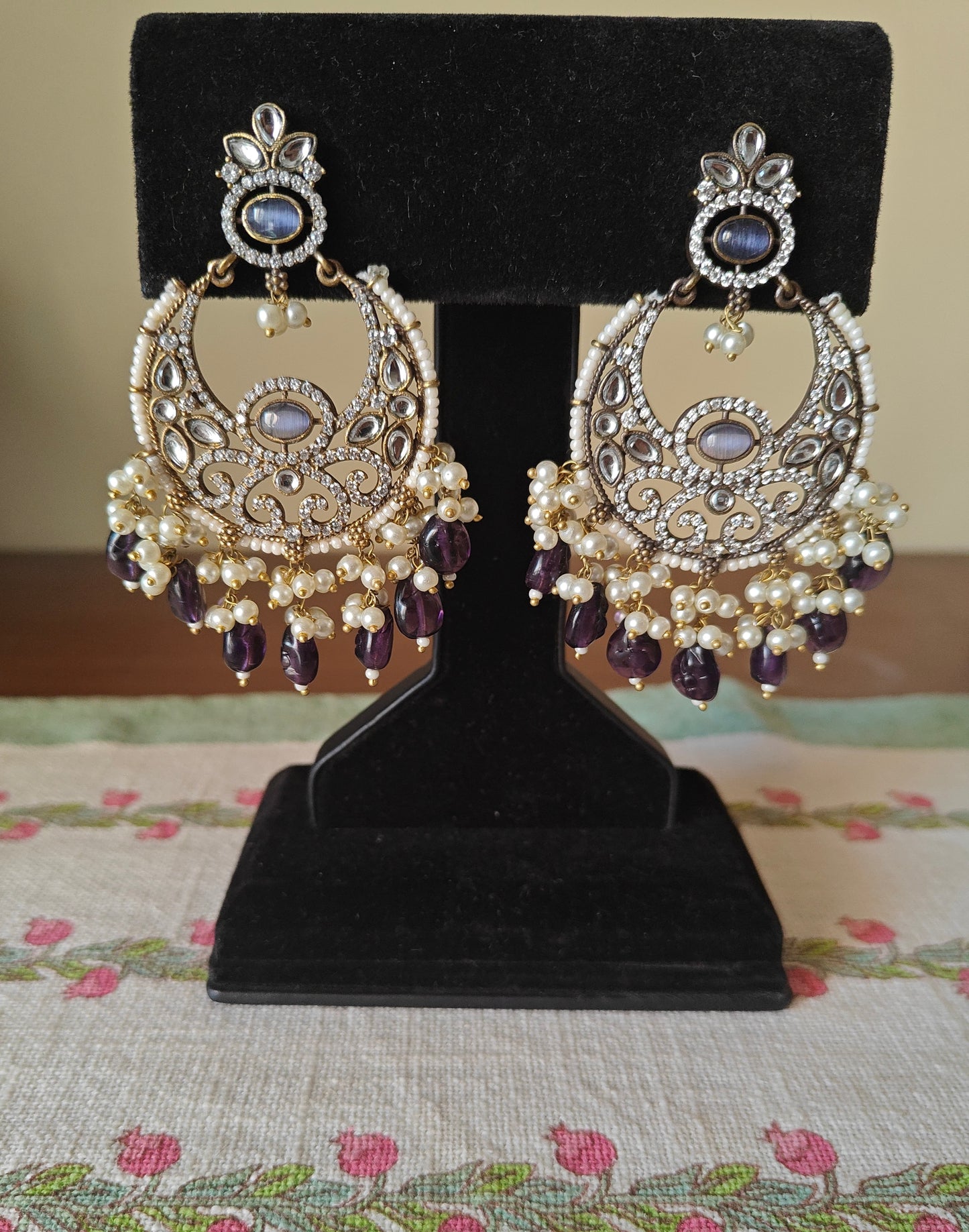 Moon style earrings with coloured stone hangings