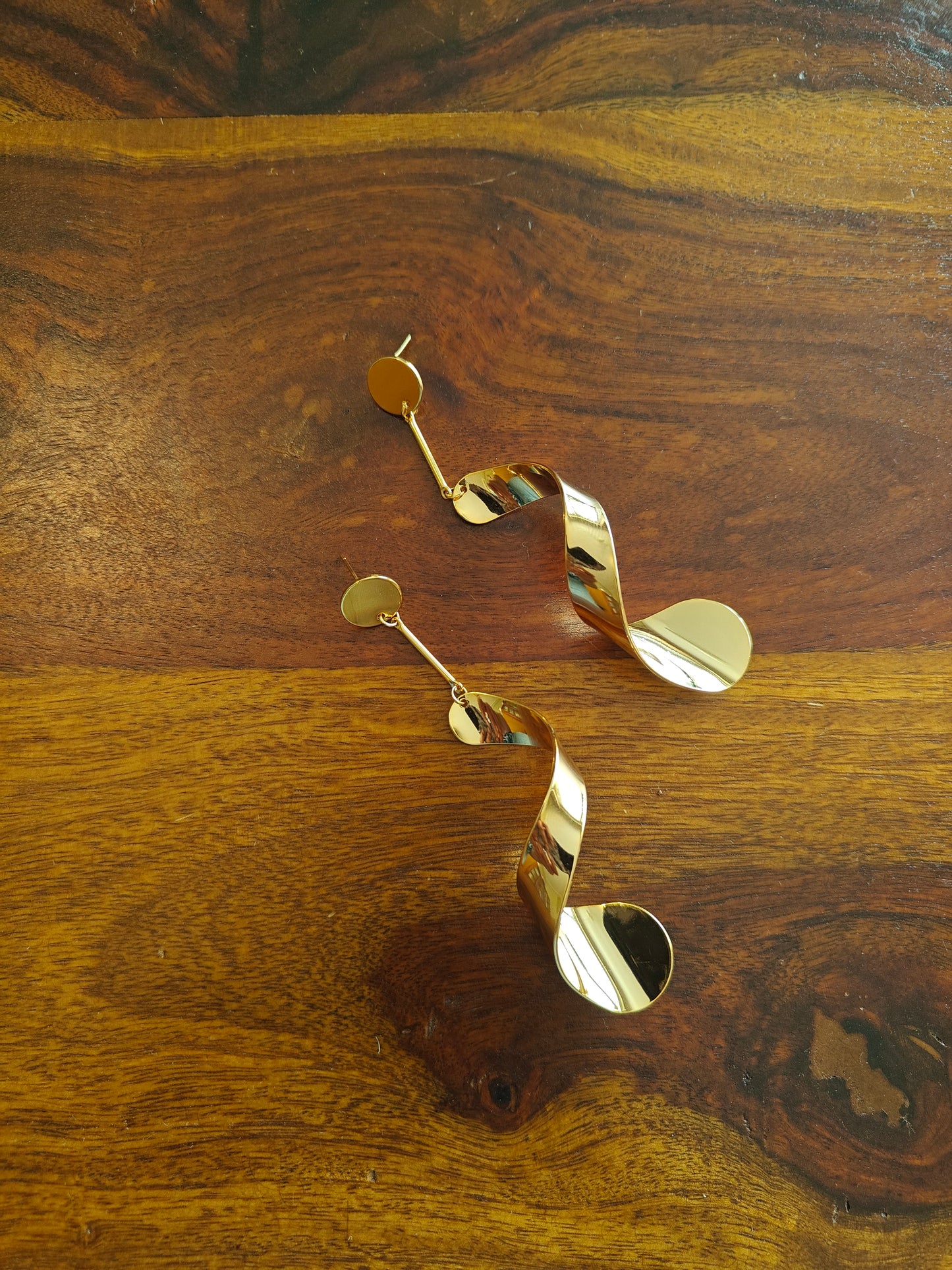 Gold spiral hanging earrings