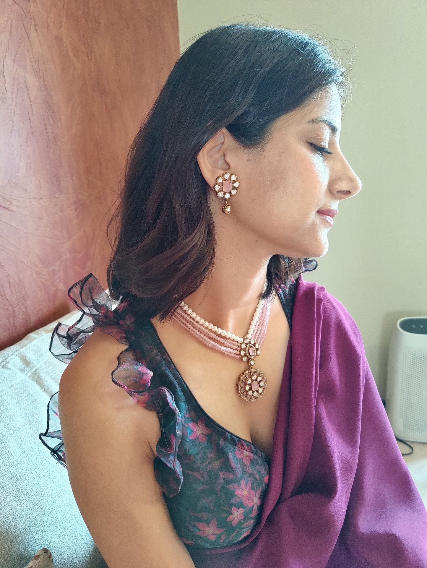 Naseen set with pearls and stone strings