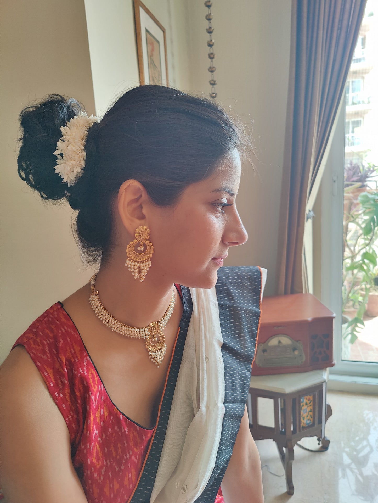 Ira set with pearls and gold