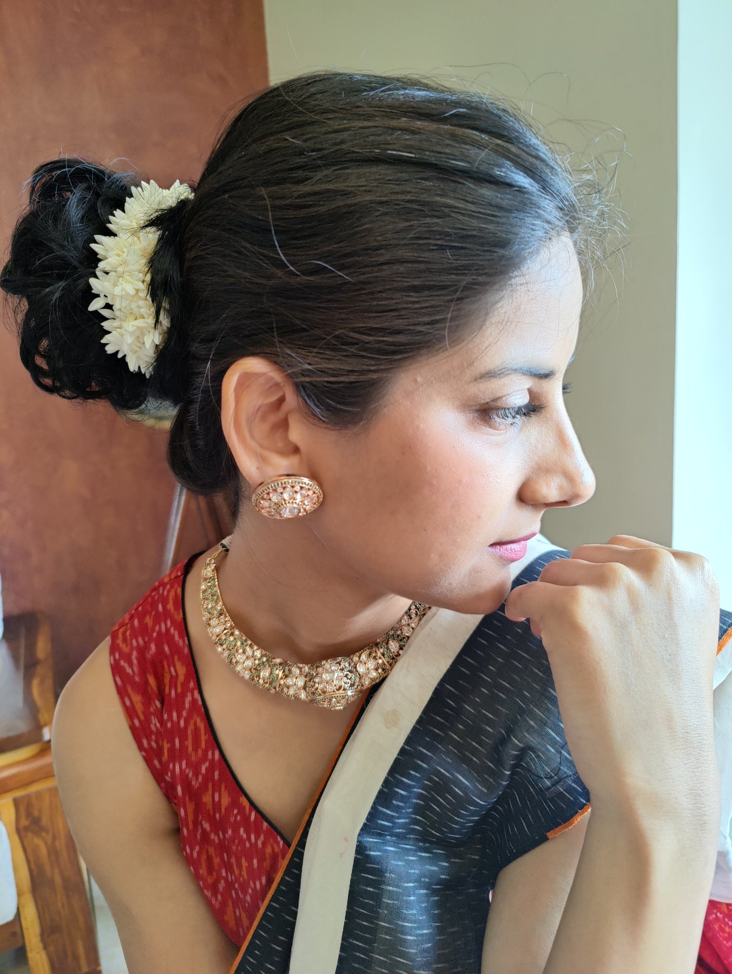 Gandhari hasli set with moissanite flowers