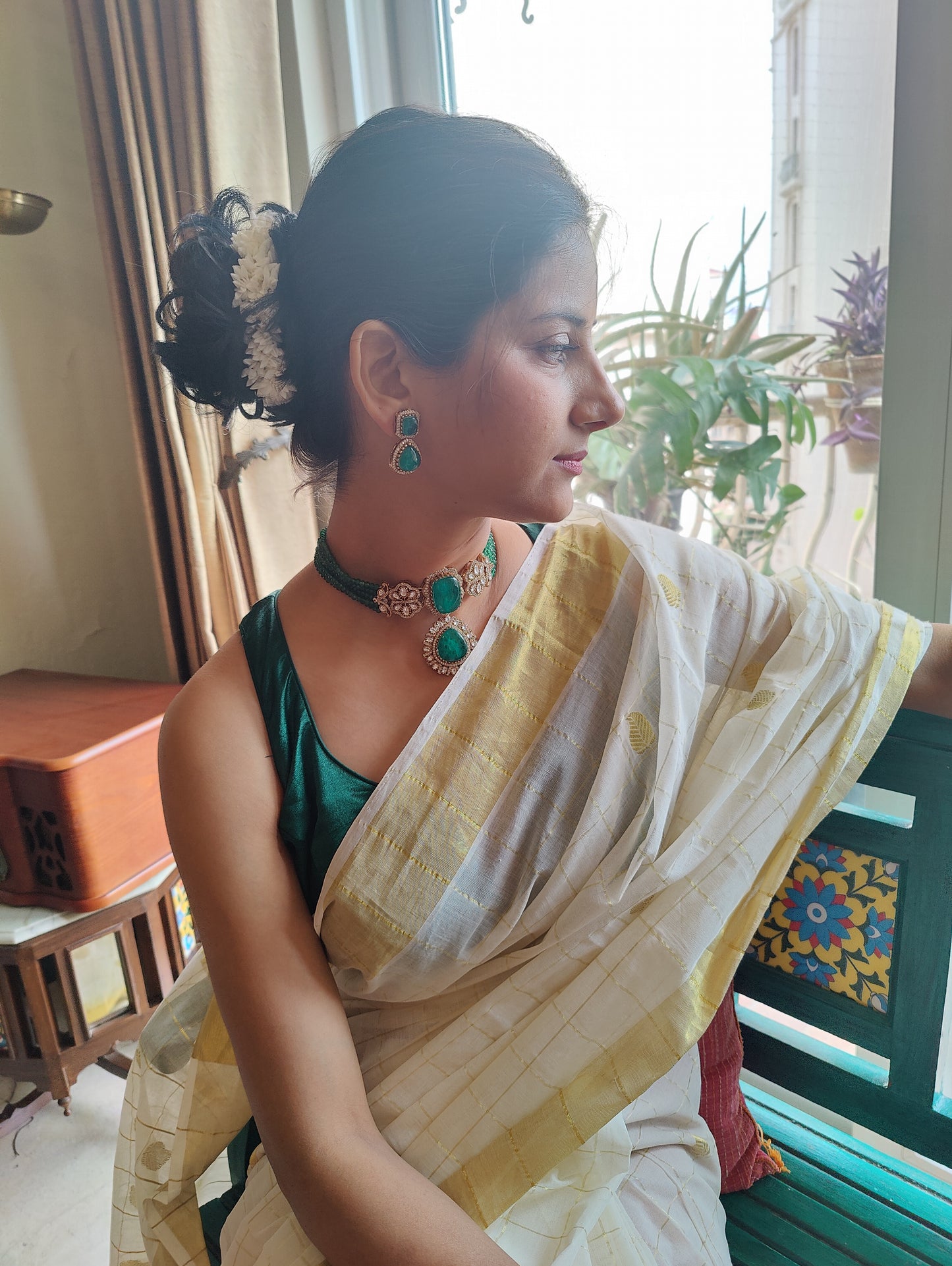 Nidra victorian choker set with emerald green stone