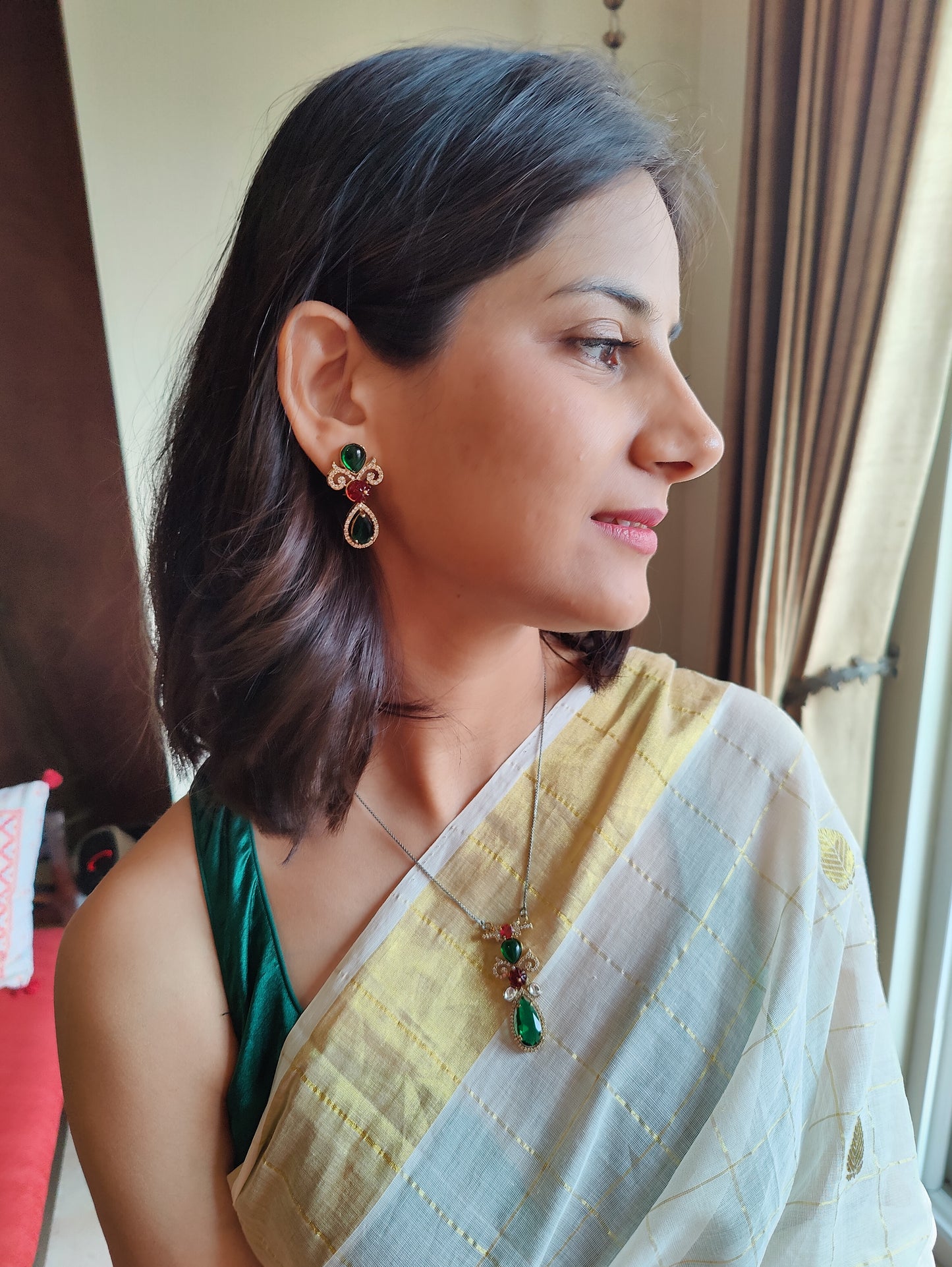Bina set with stones and kundan on chain