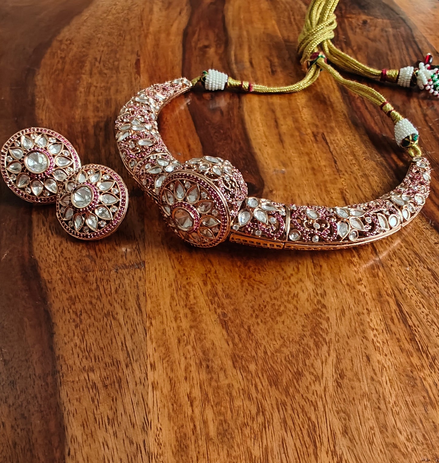 Gandhari hasli set with moissanite flowers