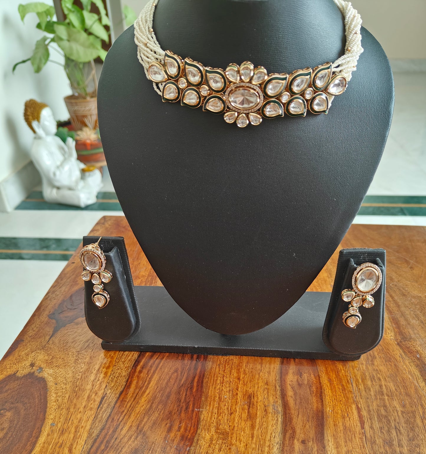 Lona set with kundan on poth pearl strings