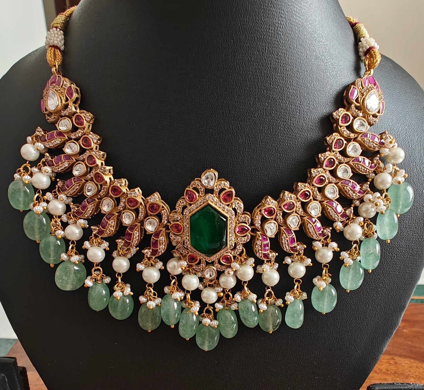 Lalita choker set with birds motif