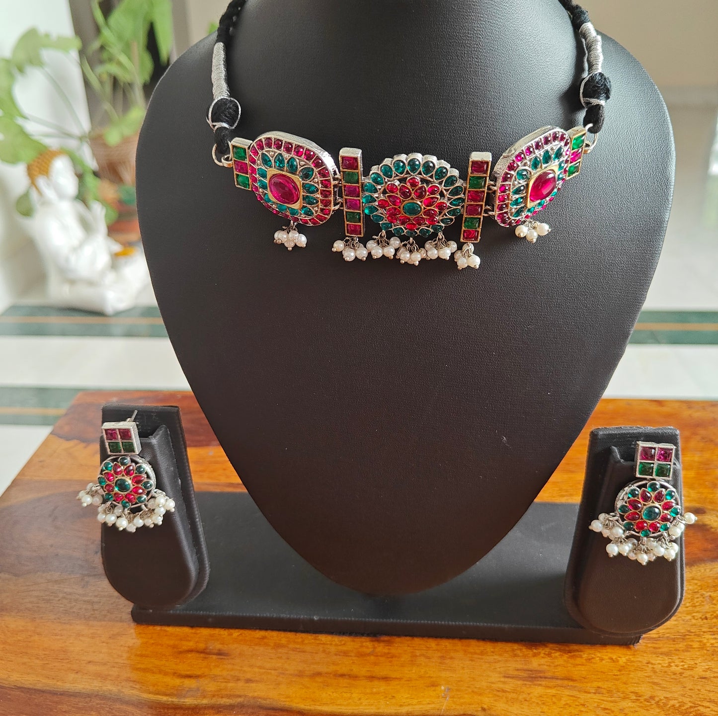 Double tone choker set with colored stones