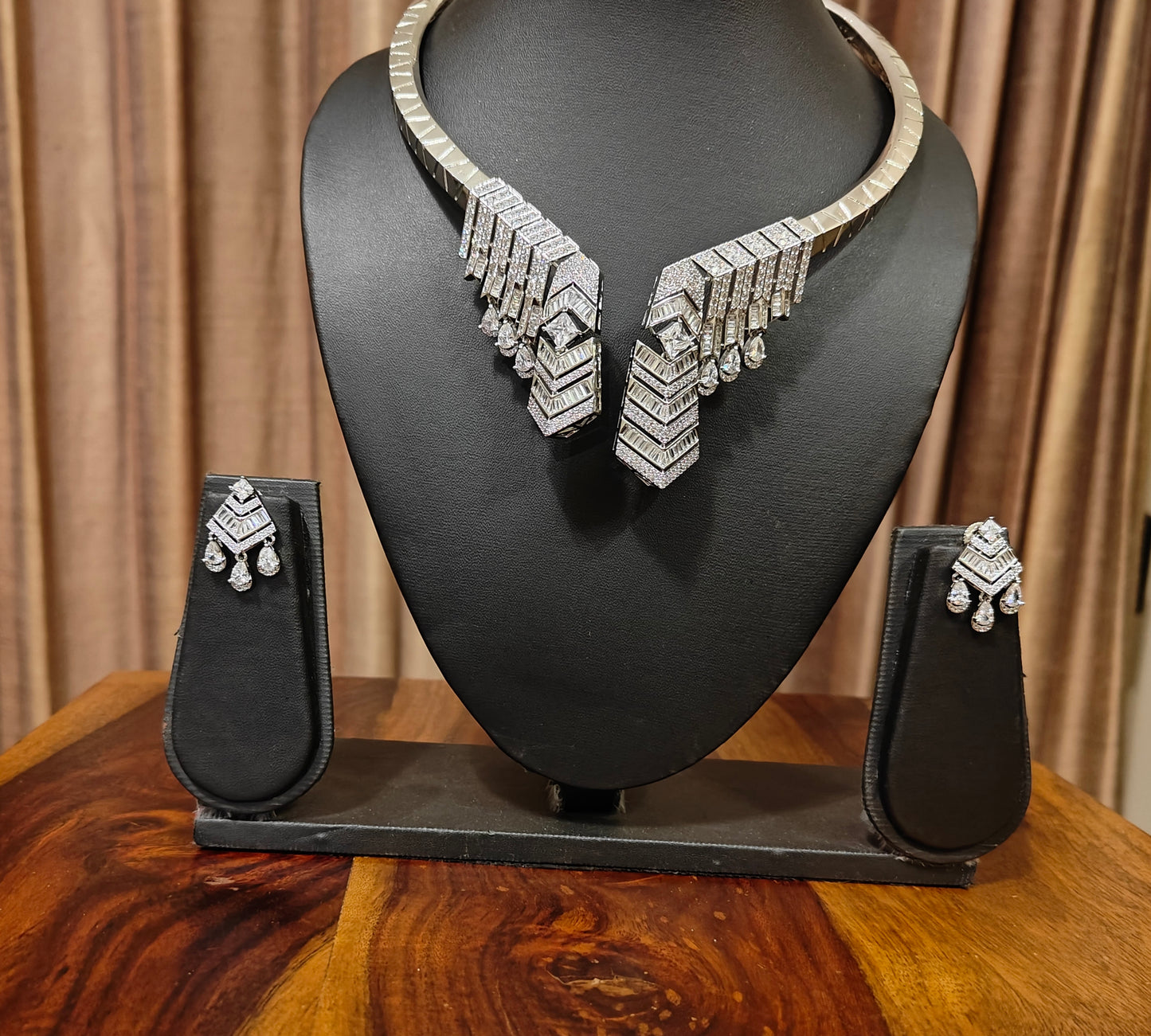 Joel choker hasli set with Rodium polish