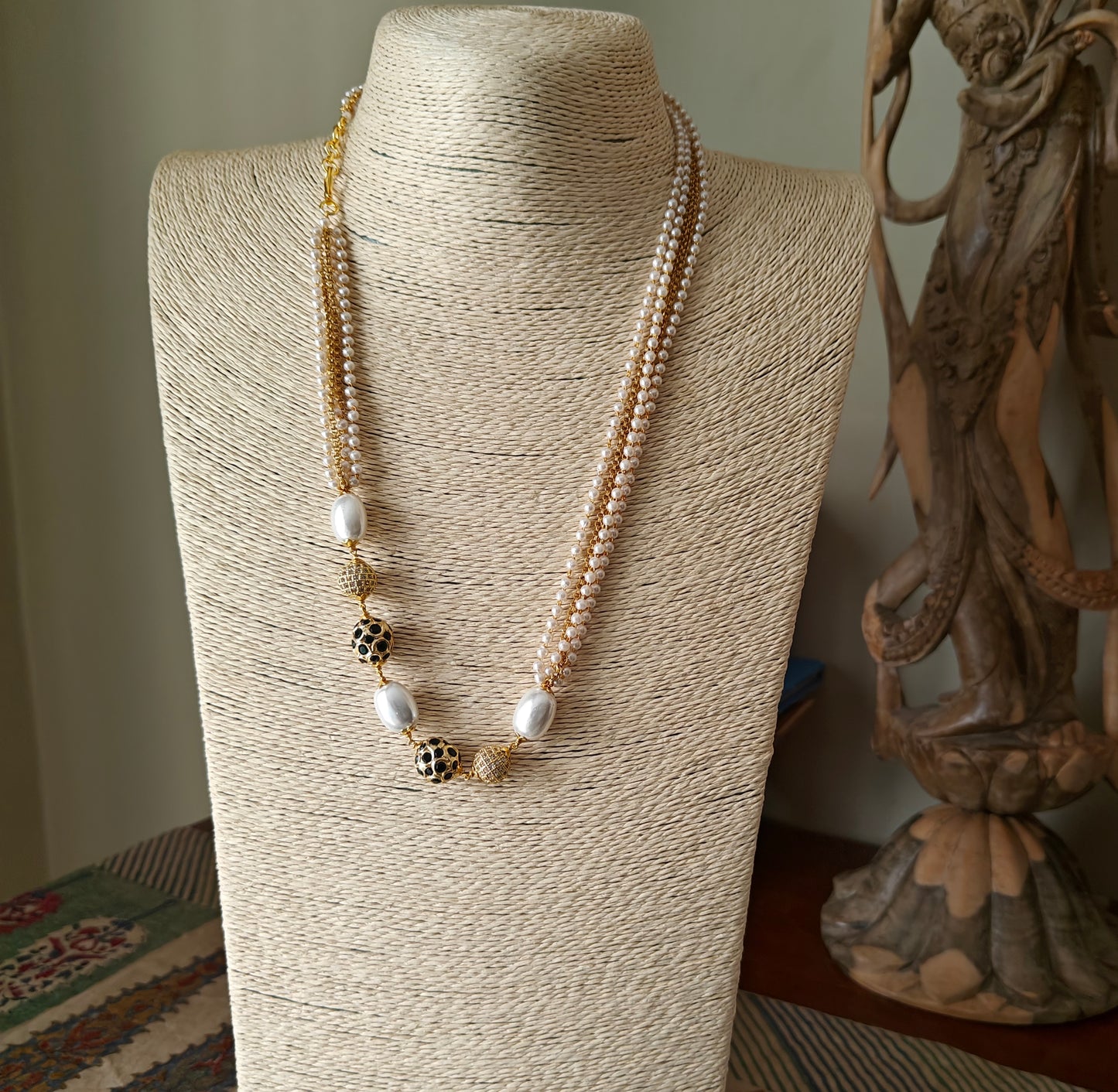 Pearl chains with decorative beads and pearls