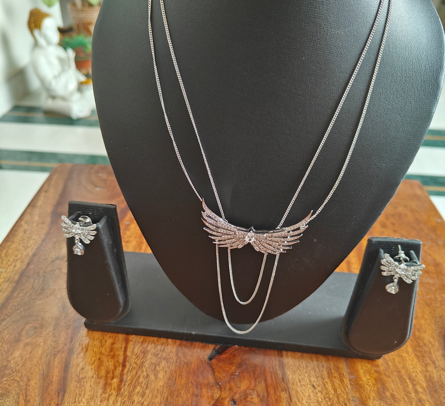 Ulka butterfly set with chains