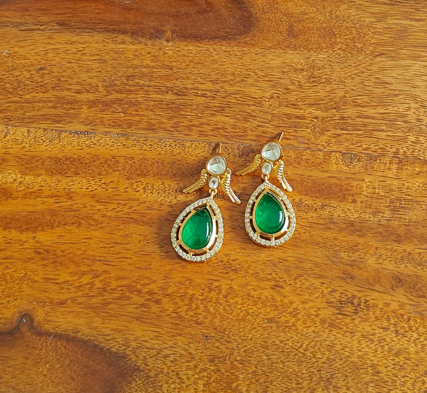 Surina set with moissanite and emerald green stone