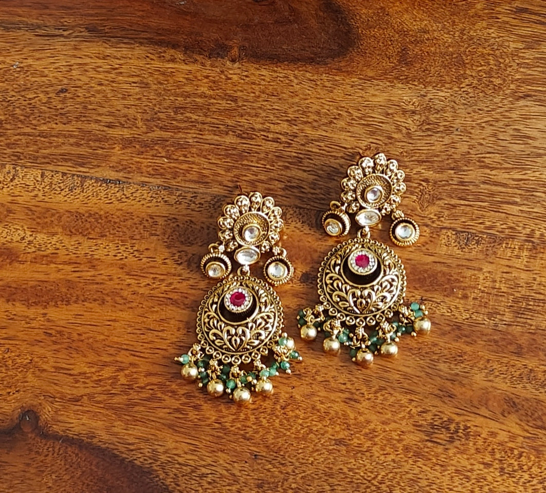 Sachika set with gold moissanite,and stones