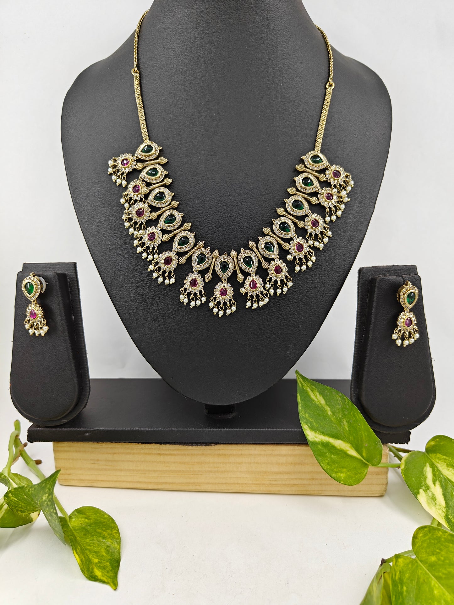 Antique tear drop stones necklace and earrings set