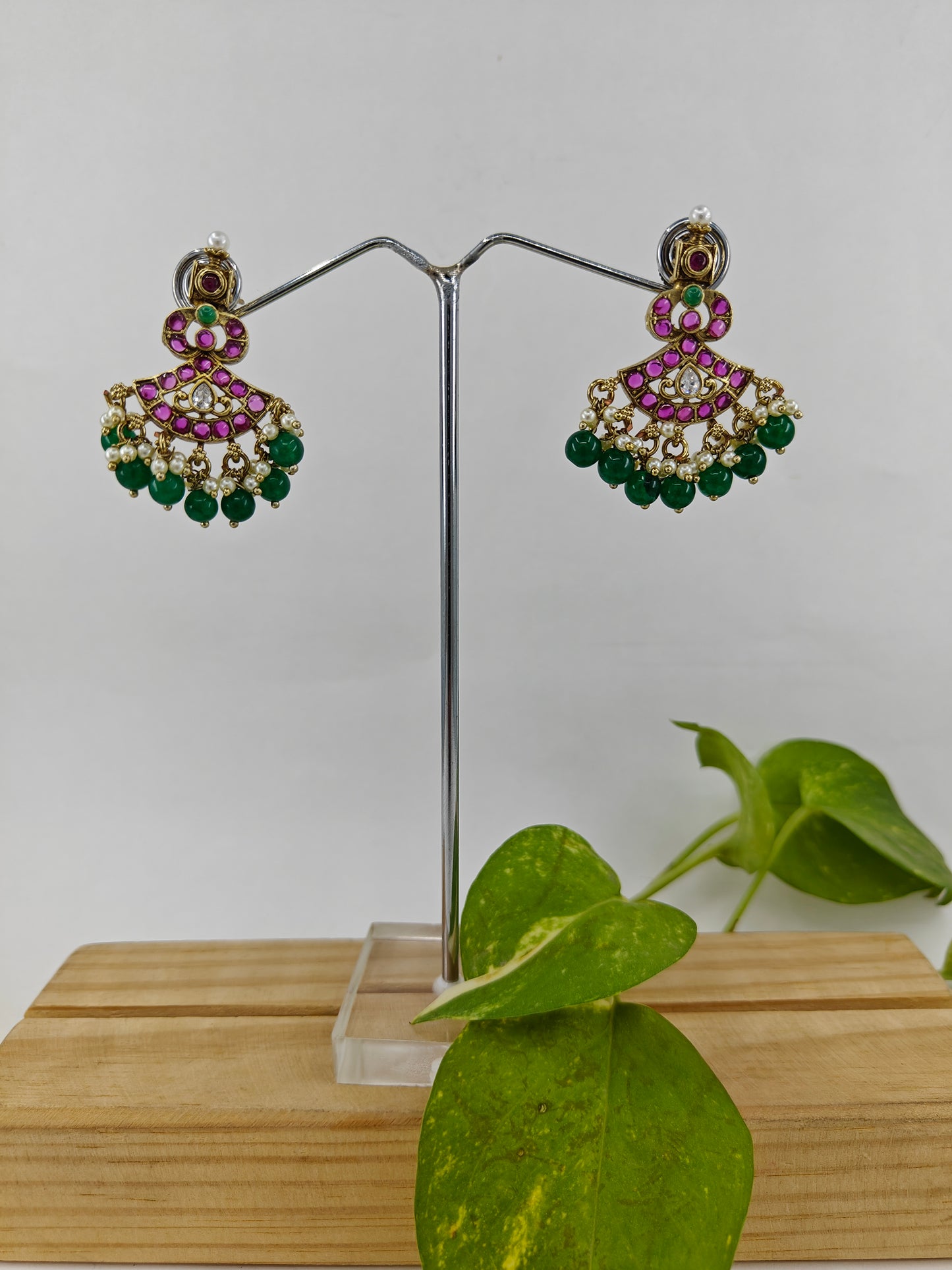 'Pankhi' antique kemp and pearl necklace and earrings set