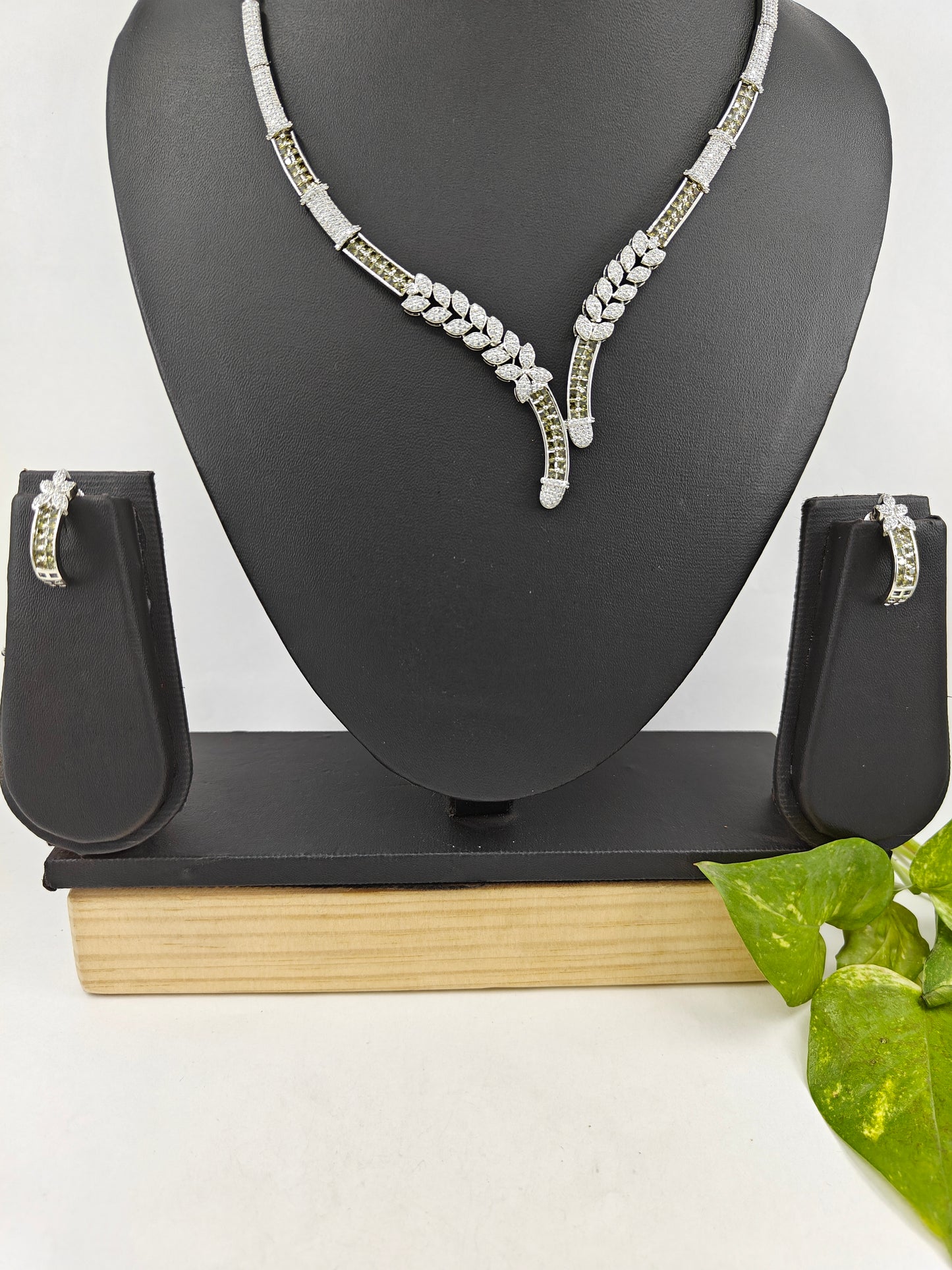 Entwined branches necklace and earrings set