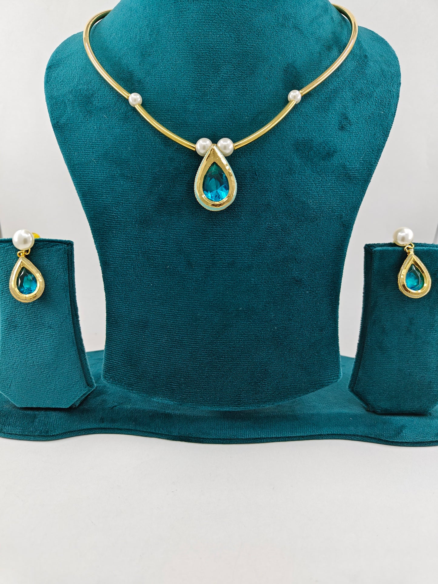 Golden pipe hasli reversible set with meenakari work with kundan on one side and pearls and stone on the other