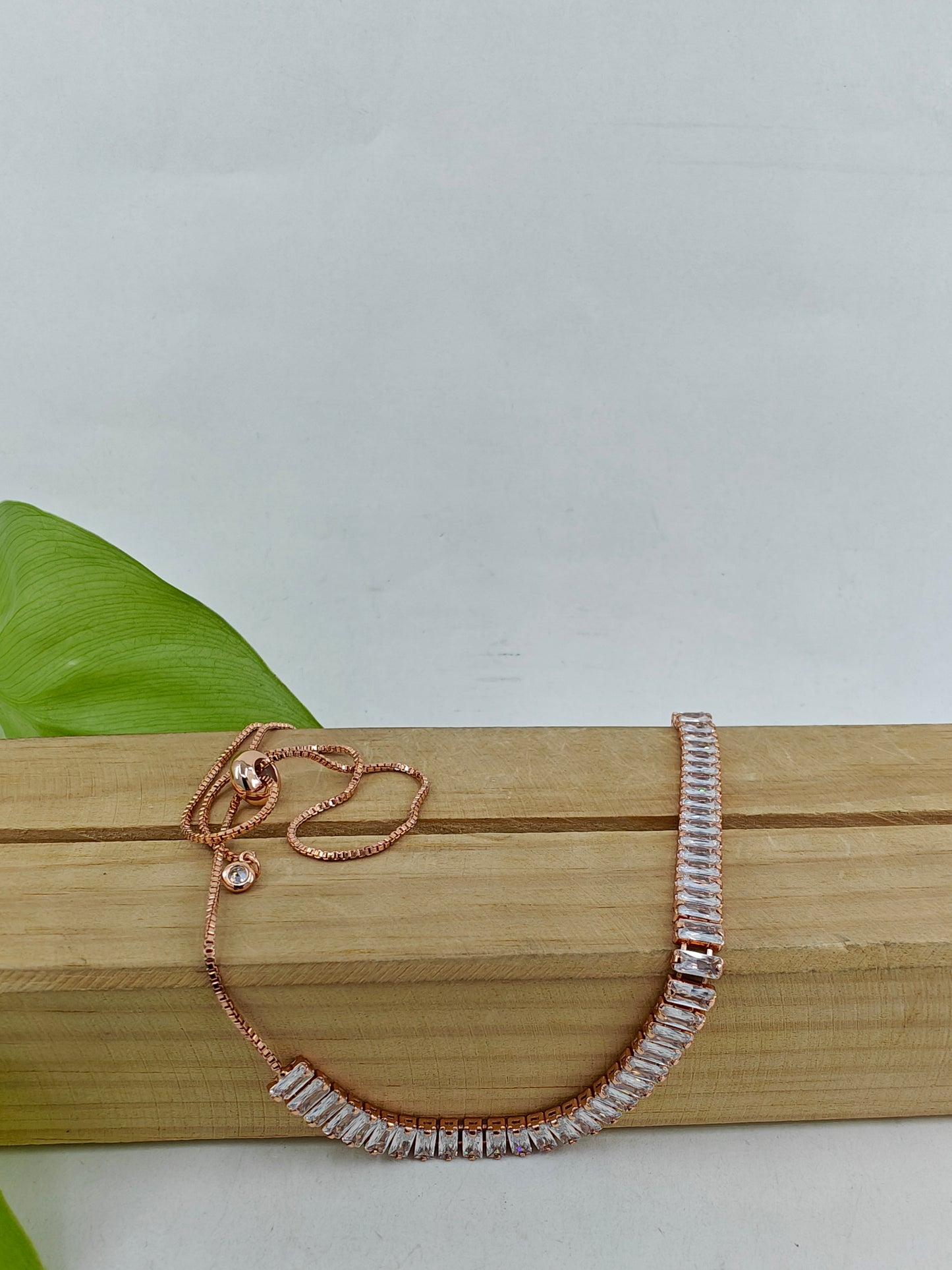 Necklace in platinum/rose gold finish with baguette stones in multicolour / CZ