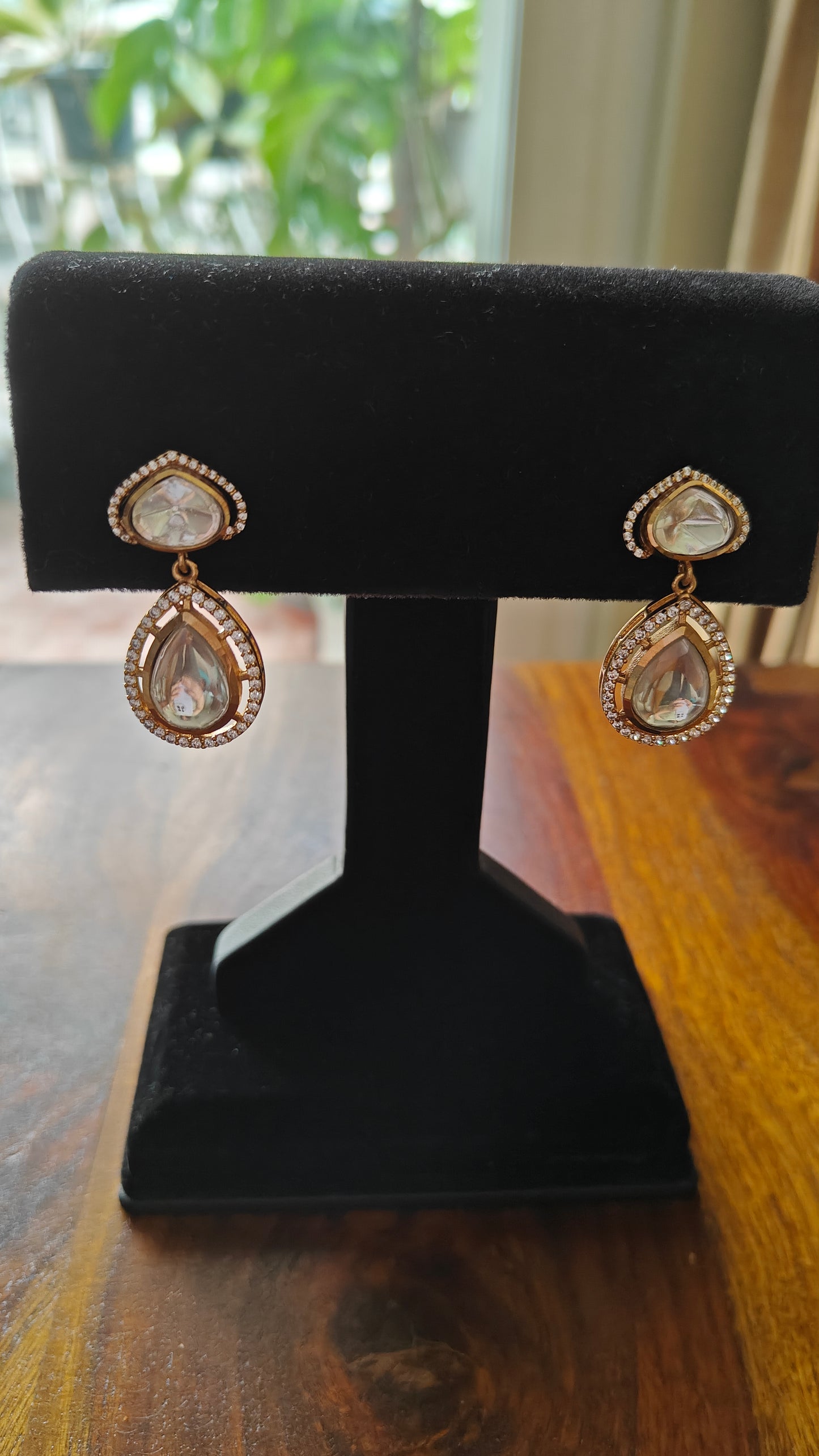 Aara set with moissanite and stone